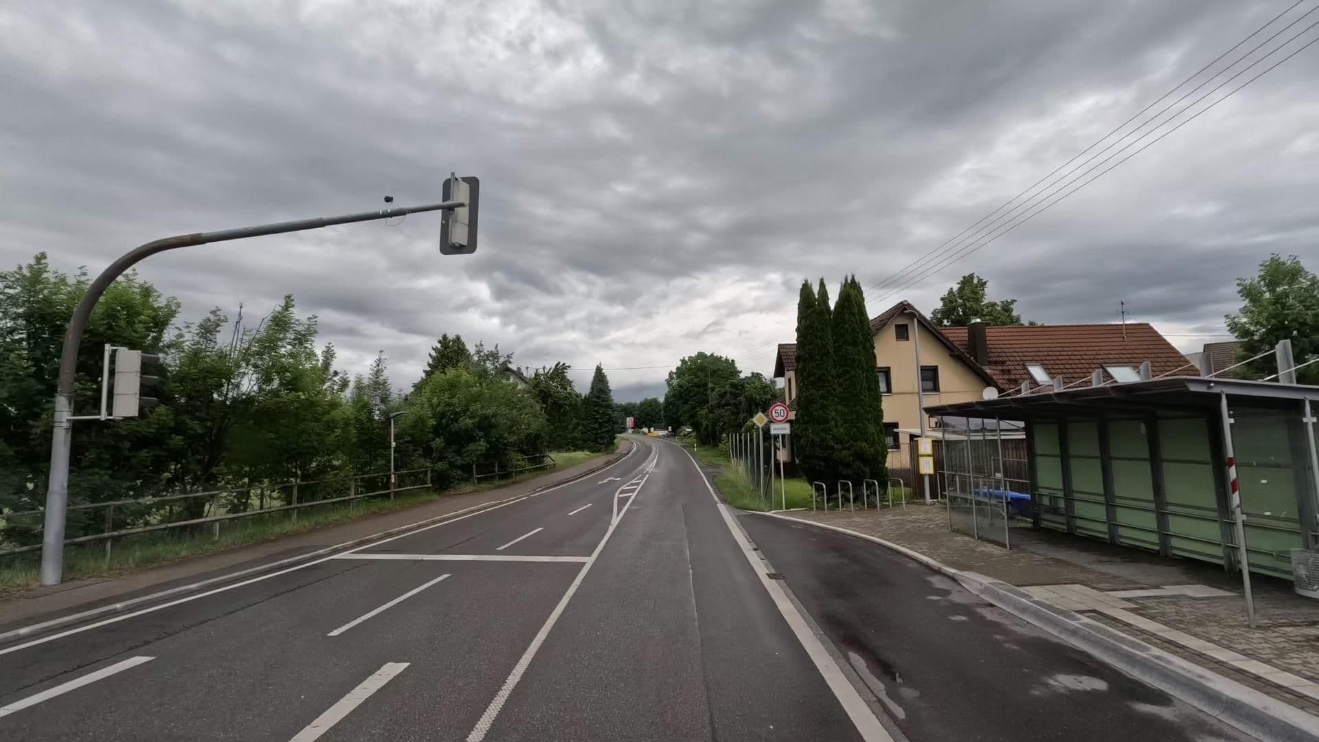 Street view near Plaisir, Stundenhotel, Grünkraut — © bct (CC BY-SA · Mapillary)