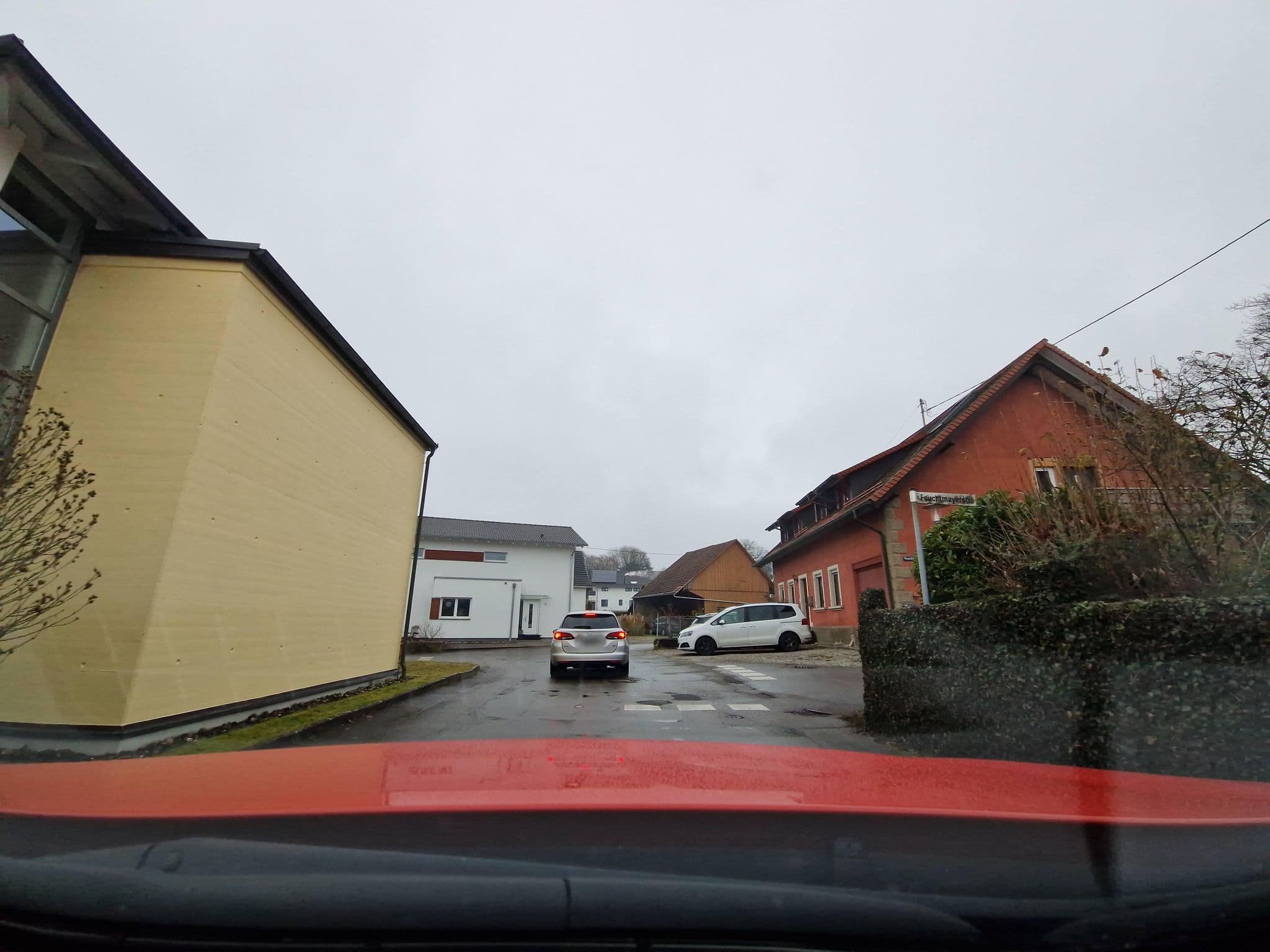Street view near Villa Salem, Salem — © mcliquid (CC BY-SA · Mapillary)