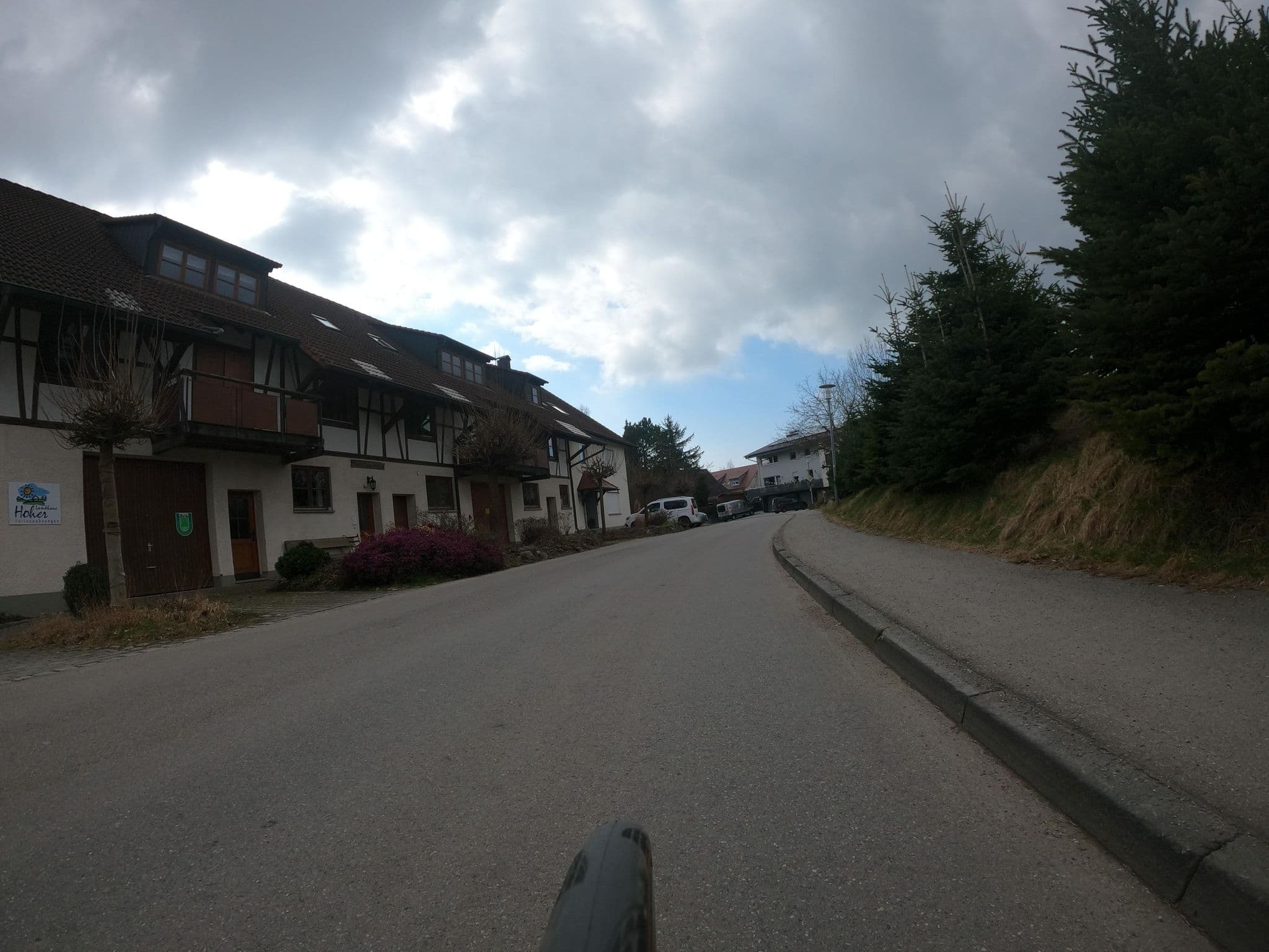 Street view near Edith und Helmut Hoher, Oberteuringen — © plexi32 (CC BY-SA · Mapillary)