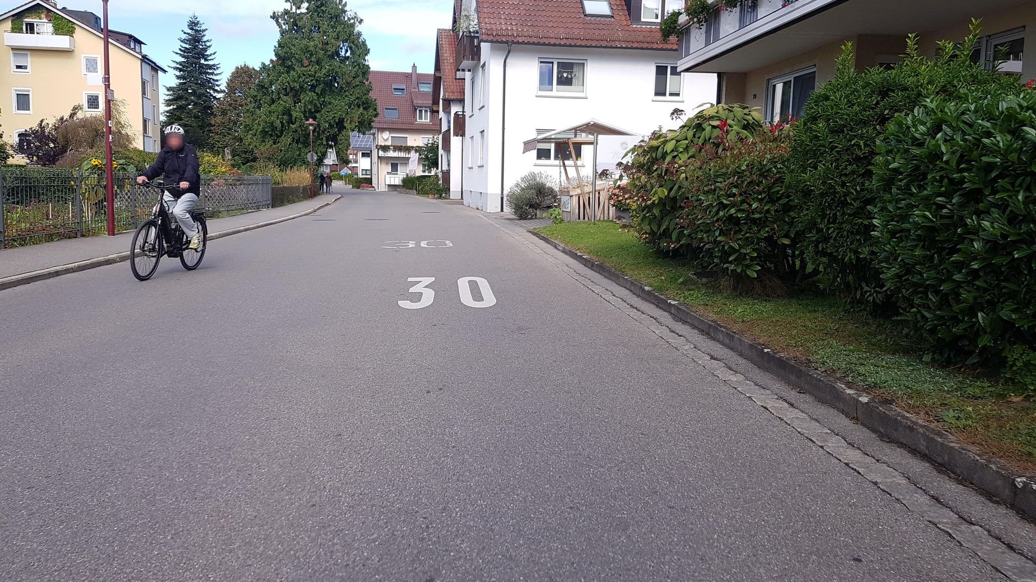 Street view near Bernhard Gästhaus, Langenargen — © thmunichways (CC BY-SA · Mapillary)
