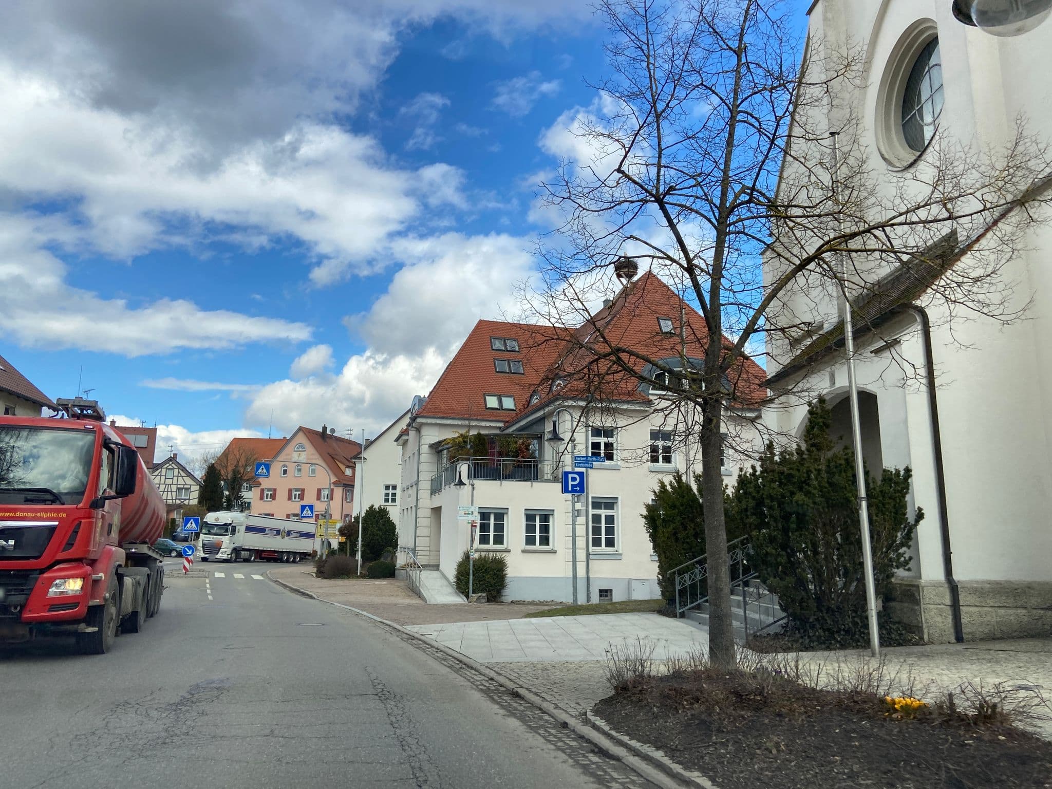 Street view near Zum Hirsch, Ostrach — © googie0815 (CC BY-SA · Mapillary)
