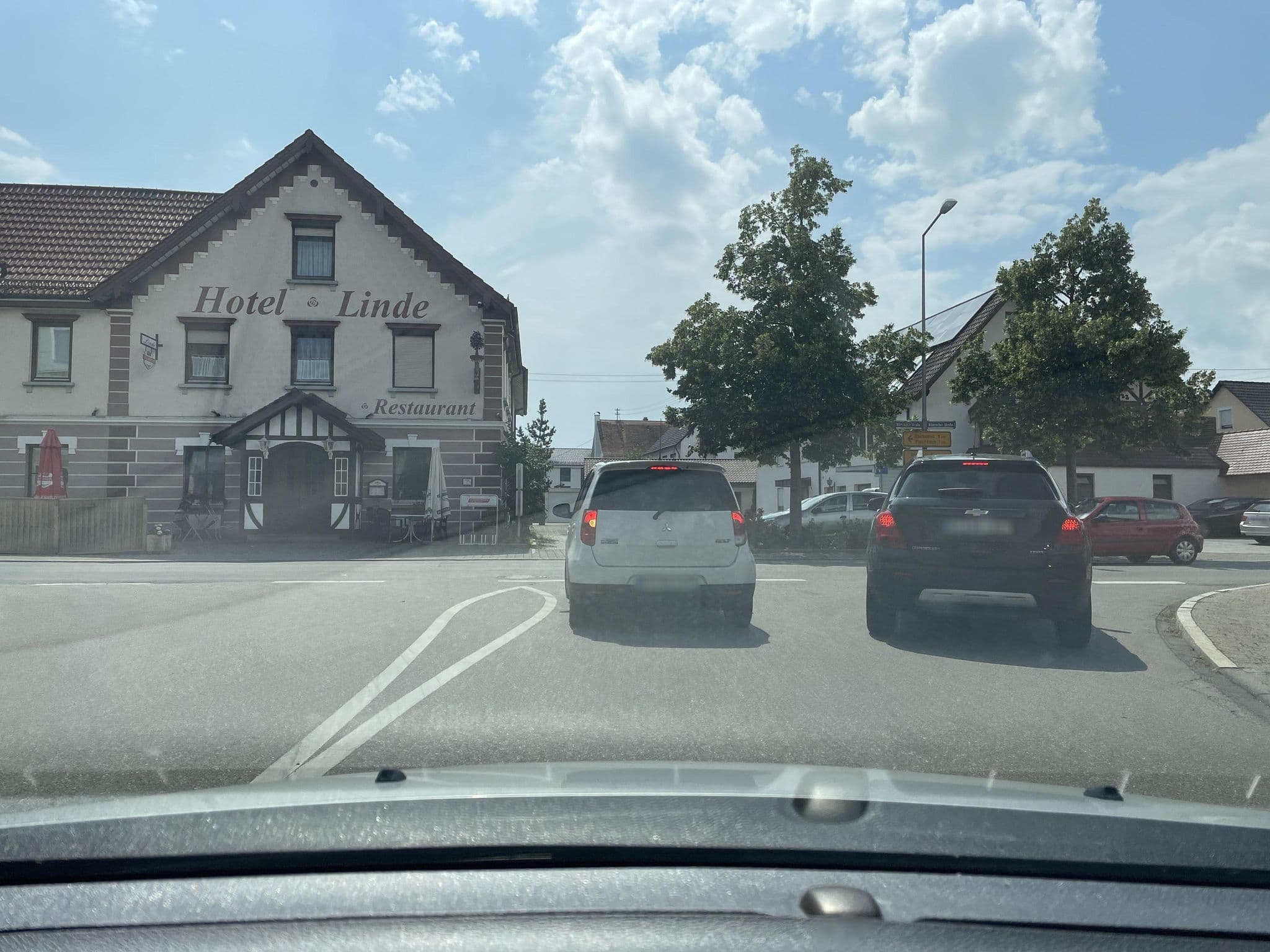 Street view near Gasthaus Linde, Ummendorf — © chicc0 (CC BY-SA · Mapillary)