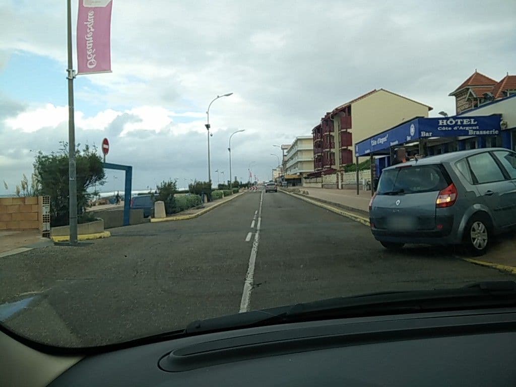 Street view near Hôtel Côte d'Argent, Lacanau — © bellazambo (CC BY-SA · Mapillary)