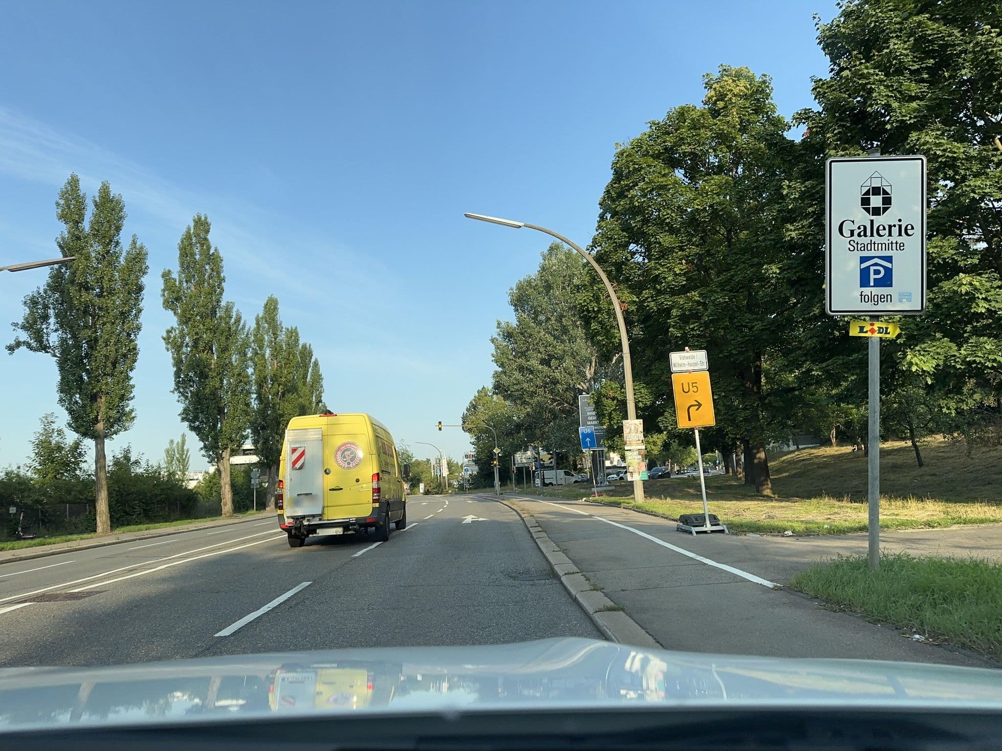 Street view near Pool - Stuttgart Marriott Hotel, Sindelfingen — © dapiang (CC BY-SA · Mapillary)