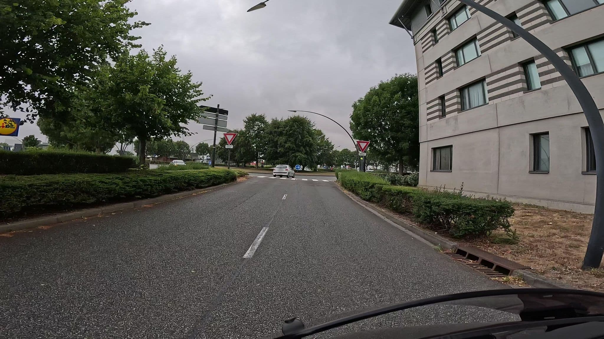 Street view near B&B Hôtel, Coquelles — © wasd42 (CC BY-SA · Mapillary)