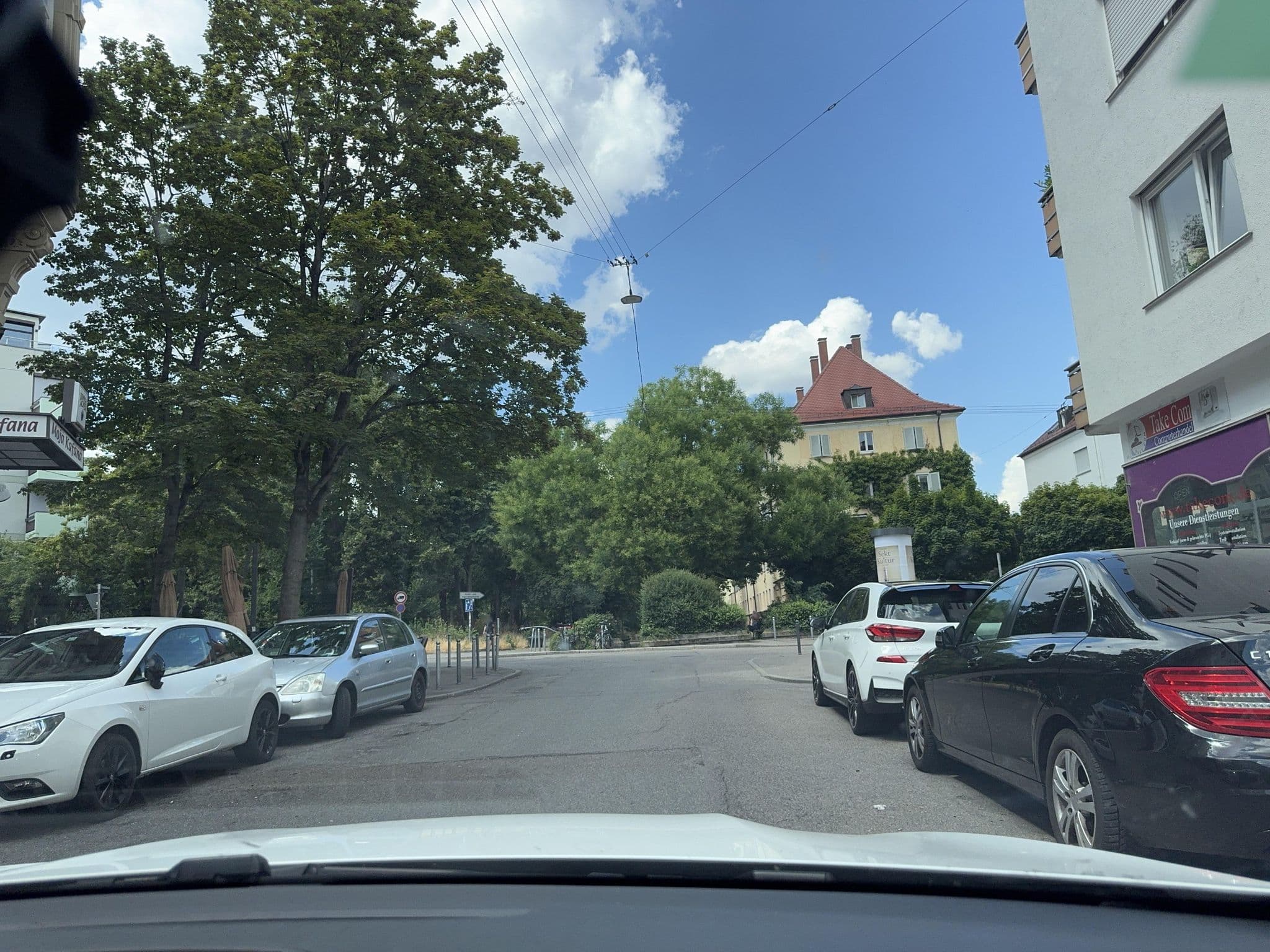 Street view near Rüdenauer Jürgen Wohnungsvermittlung, Stuttgart — © aleksic (CC BY-SA · Mapillary)