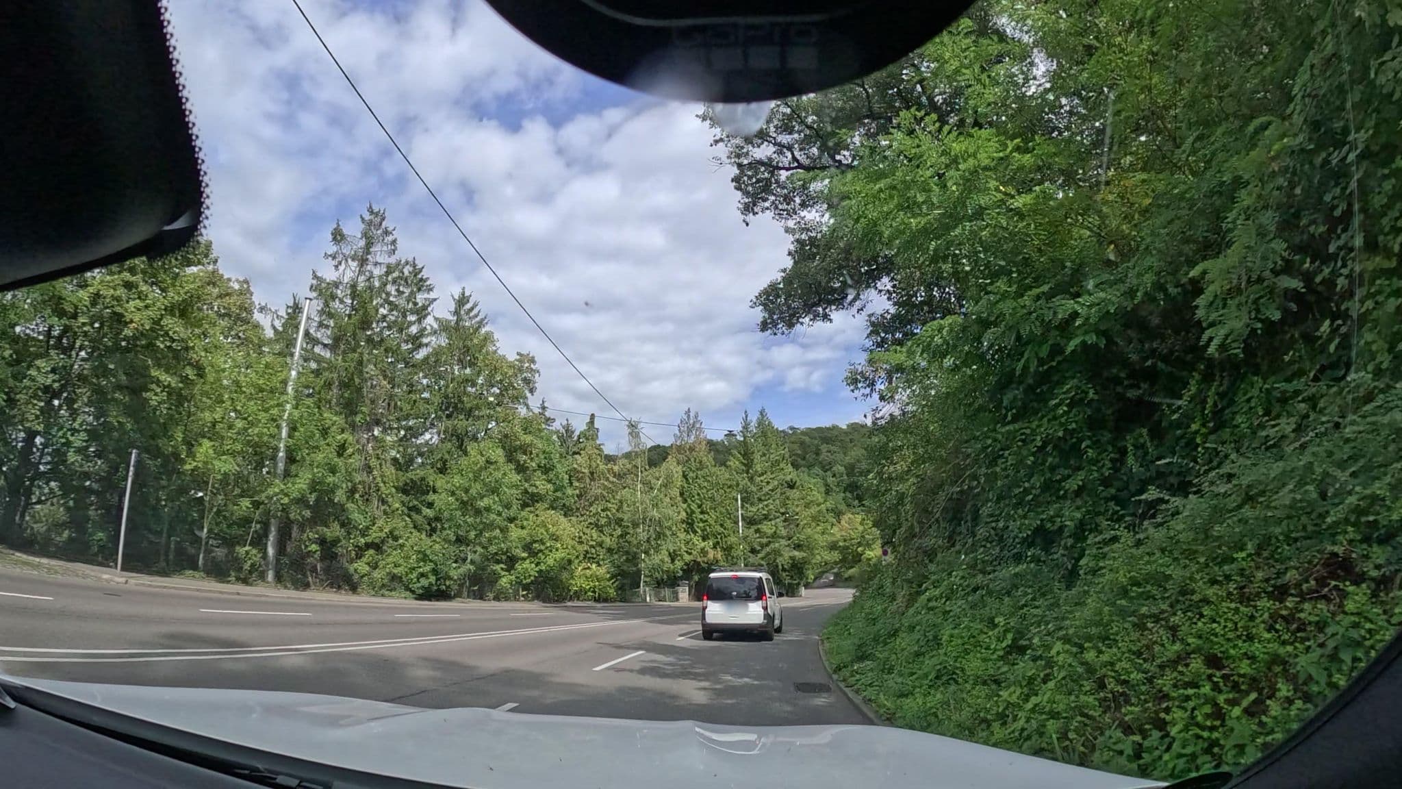 Street view near Höhenhotel Seybold, Stuttgart — © dapiang (CC BY-SA · Mapillary)