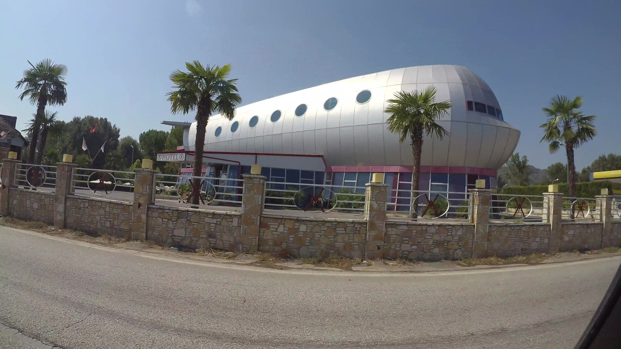 Street view near Vila Aeroport, Nikël — © kaart_3 (CC BY-SA · Mapillary)