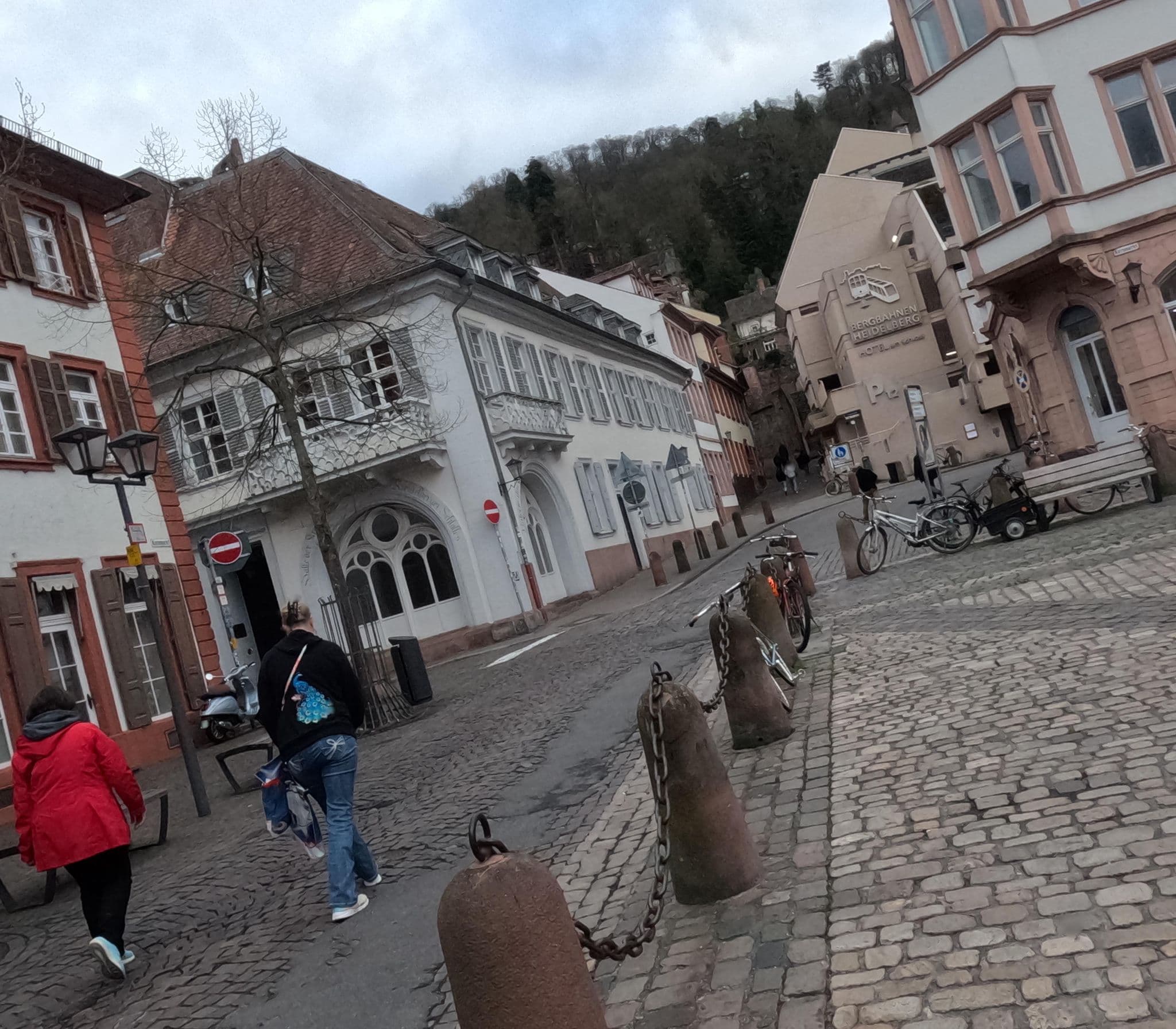 Street view near Wohnen unter dem Schloss, Heidelberg — © chuck (CC BY-SA · Mapillary)