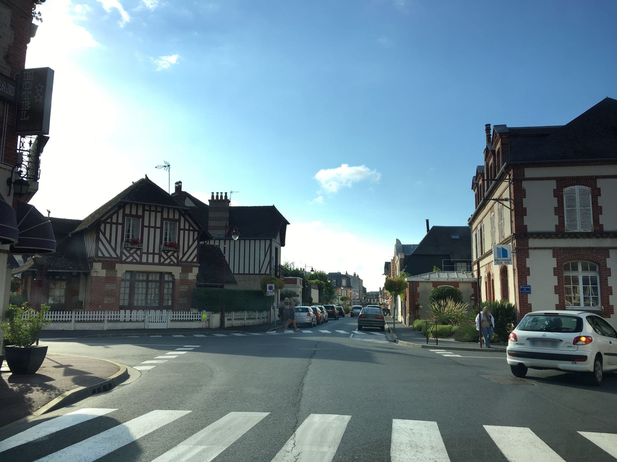 Street view near Castel de Siam, Houlgate — © cquest (CC BY-SA · Mapillary)