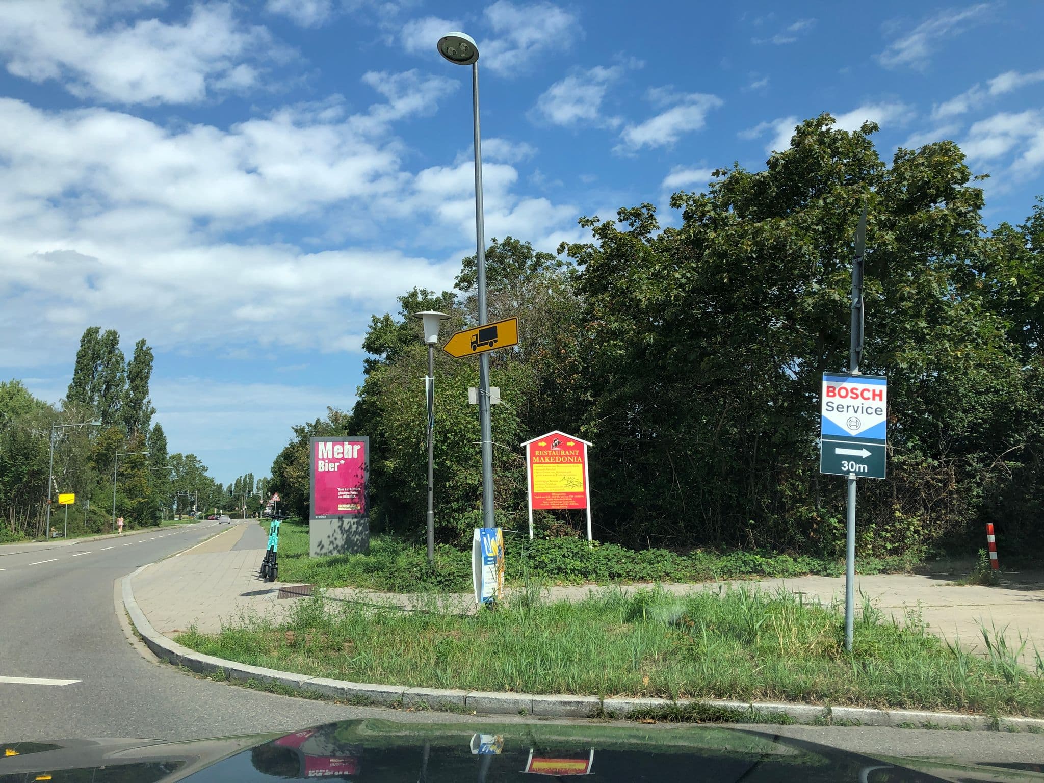 Street view near Holiday Inn, Eppelheim — © knistertoni (CC BY-SA · Mapillary)