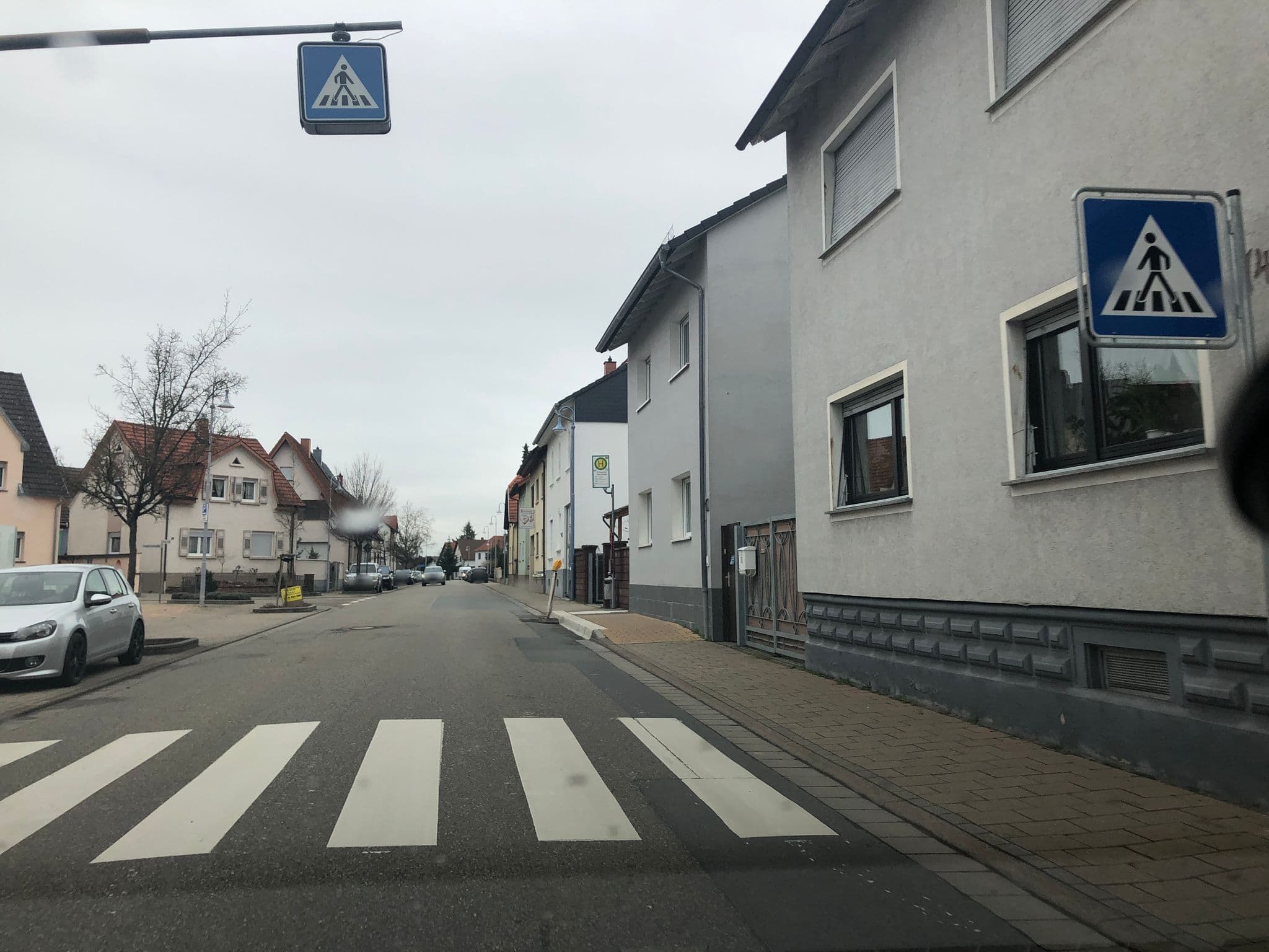 Street view near Hotel Arts, Sankt Leon — © knistertoni (CC BY-SA · Mapillary)