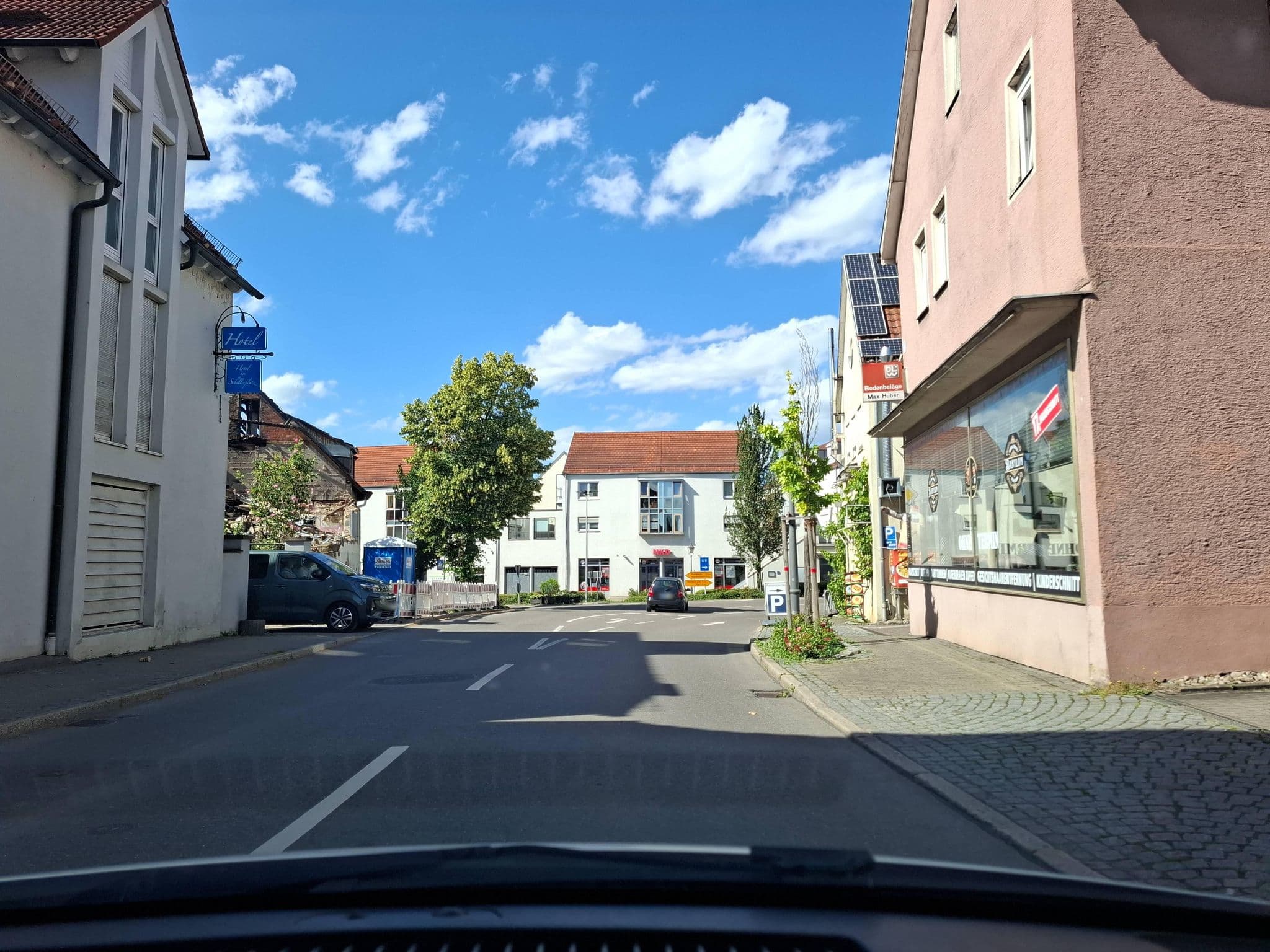 Street view near Hotel Ochsen, Pleidelsheim — © bct (CC BY-SA · Mapillary)