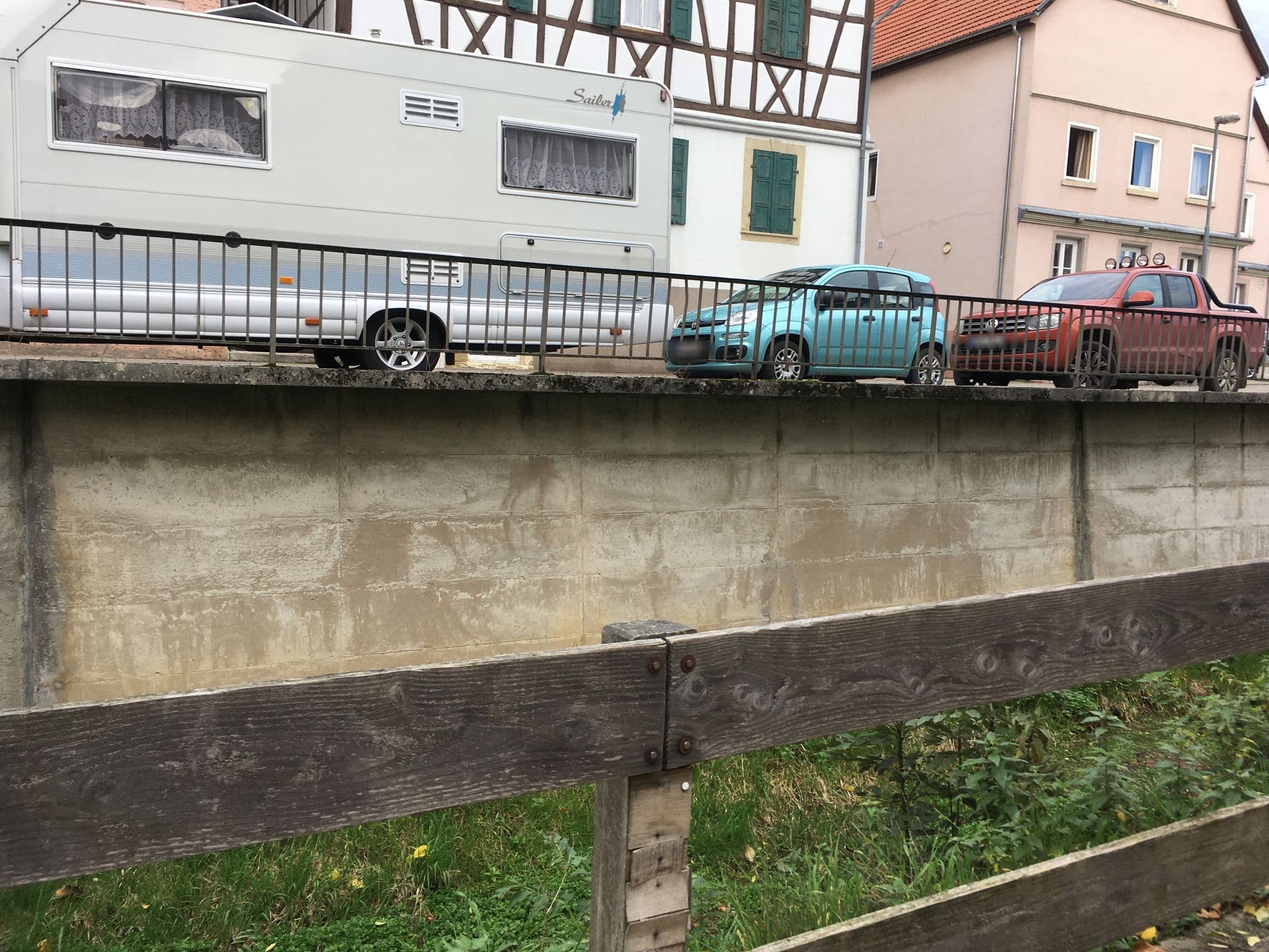 Street view near Hotel Drei Könige, Neckarbischofsheim — © changchun1 (CC BY-SA · Mapillary)