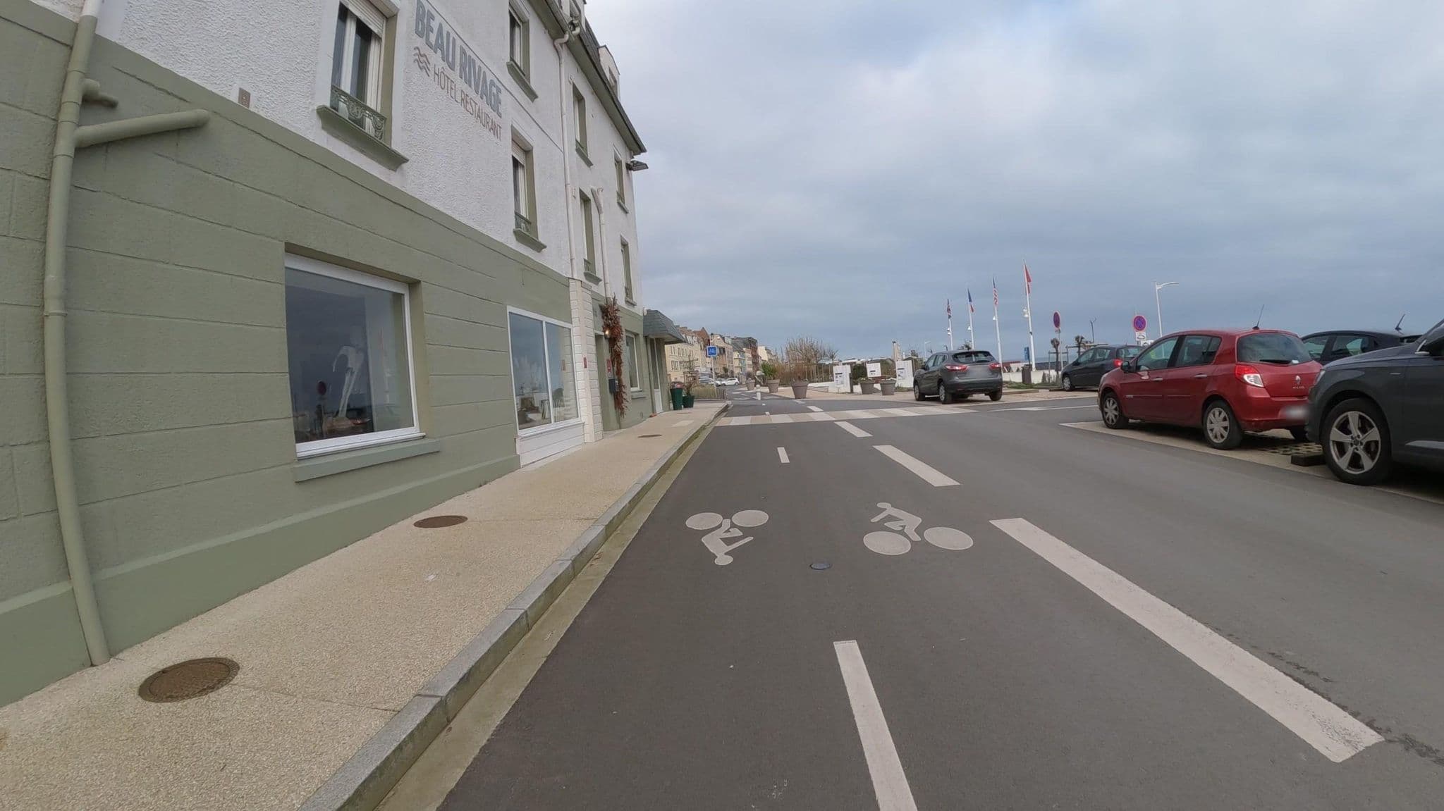Street view near Le Beau Rivage, Luc-sur-Mer — © Nzau (CC BY-SA · Mapillary)