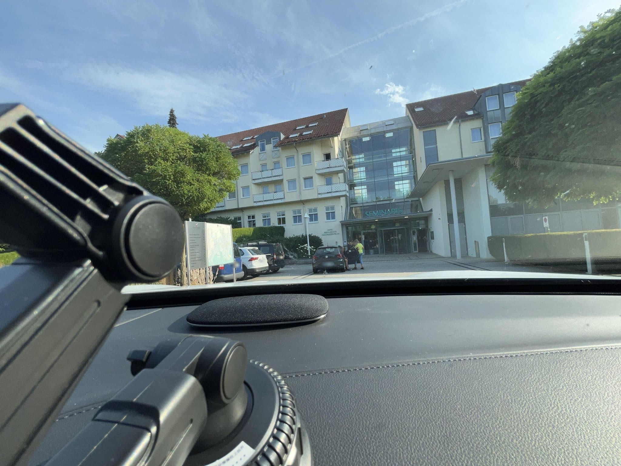 Street view near GCH Hotels GmbH, Boll — © lin_wang (CC BY-SA · Mapillary)