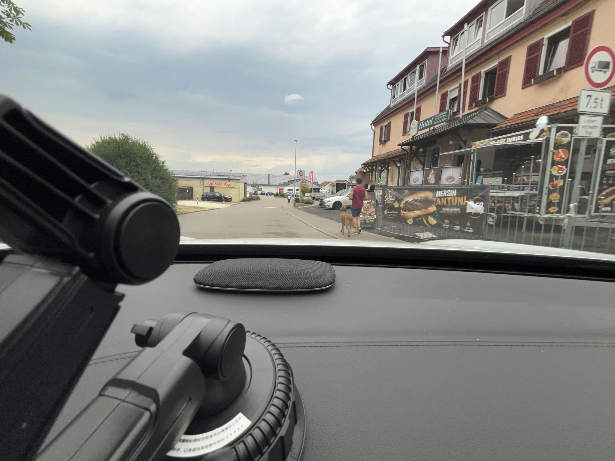 Street view near Landgasthof Lausers Adler, Aichelberg — © lin_wang (CC BY-SA · Mapillary)