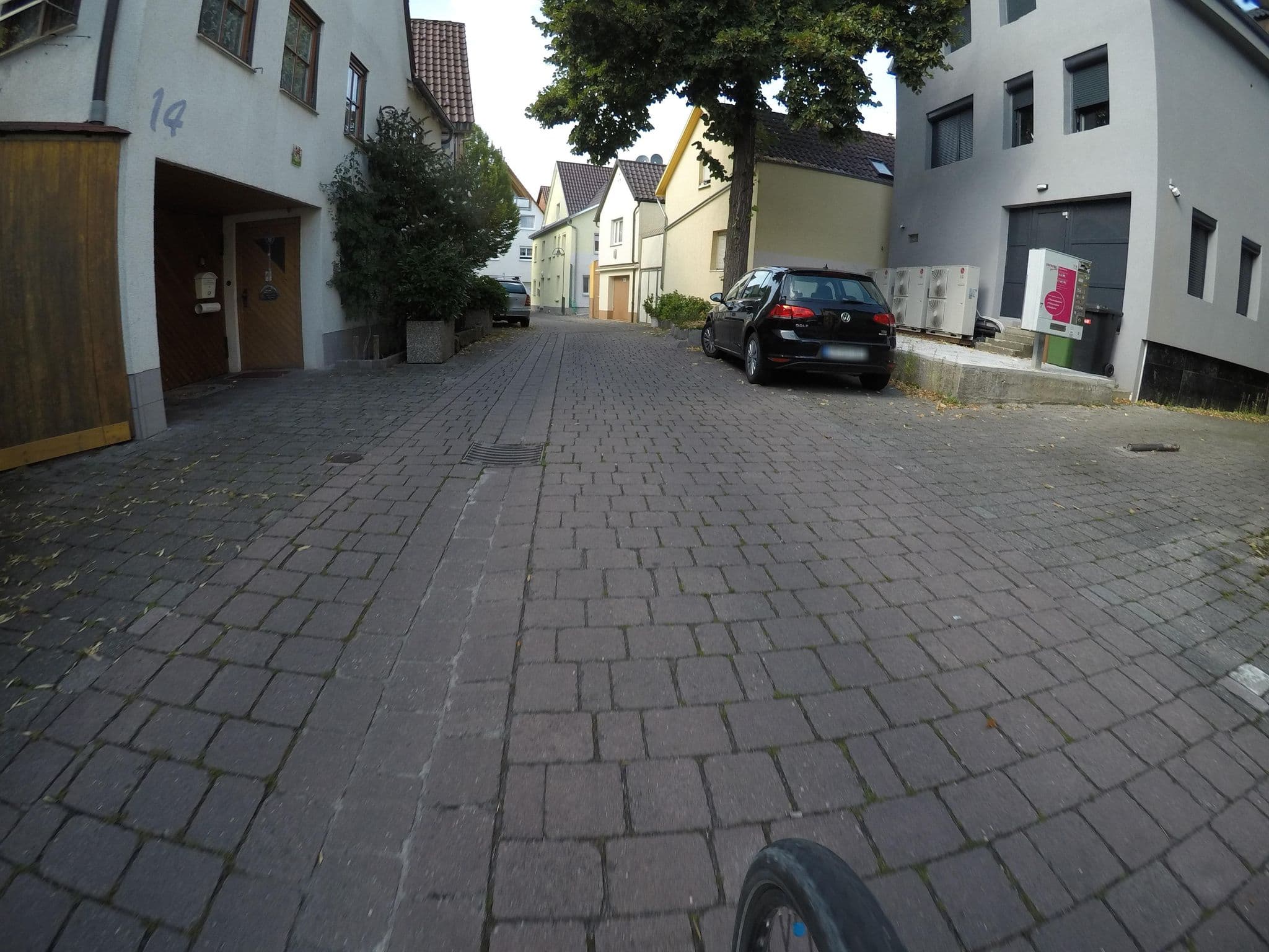 Street view near BT Apparts Stuttgart Wangen, Heumaden — © mfa (CC BY-SA · Mapillary)