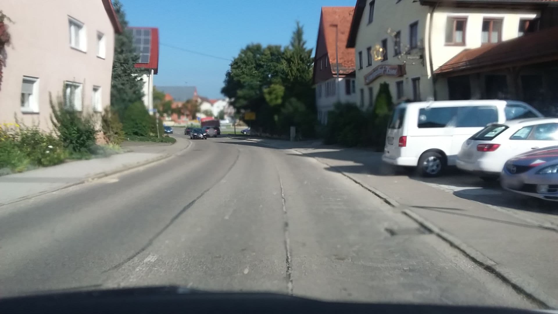 Street view near finch Whisky-Hotel Krone, Nellingen — © uevchen64 (CC BY-SA · Mapillary)