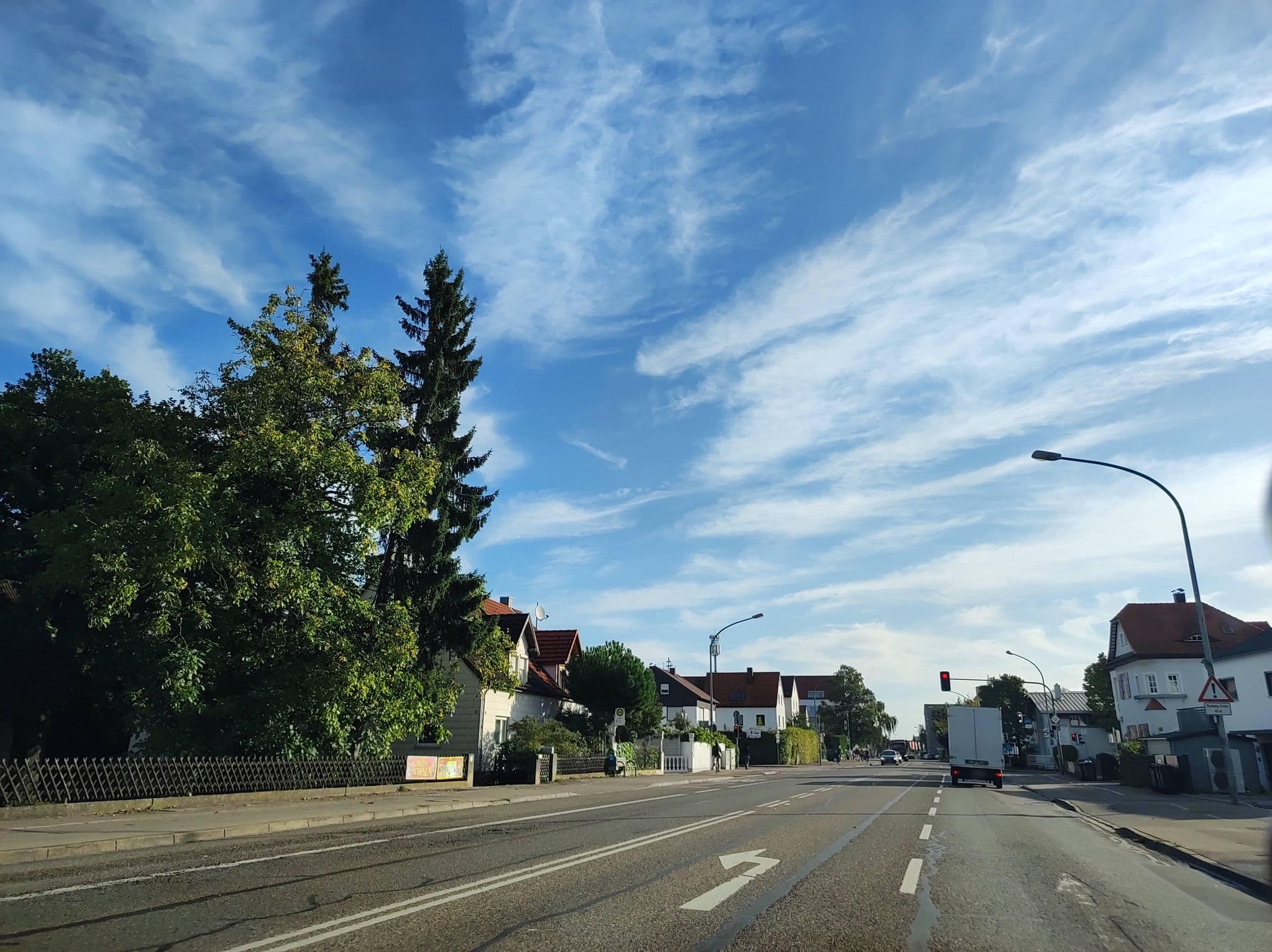 Street view near Tarkans Hotel, Neu-Ulm — © msdess (CC BY-SA · Mapillary)