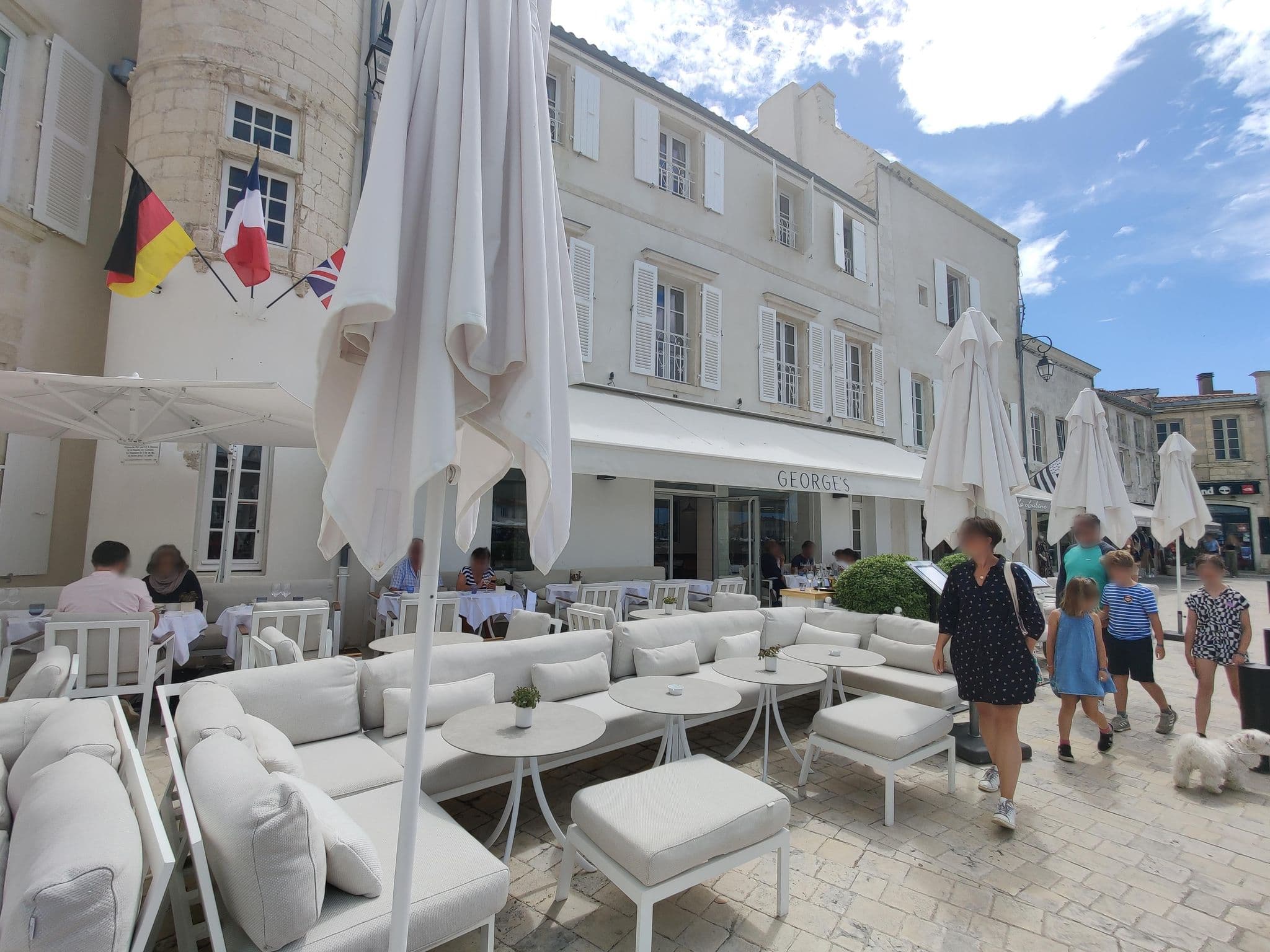 Street view near Hôtel La Jetée, Saint-Martin-de-Ré — © u4y0u (CC BY-SA · Mapillary)