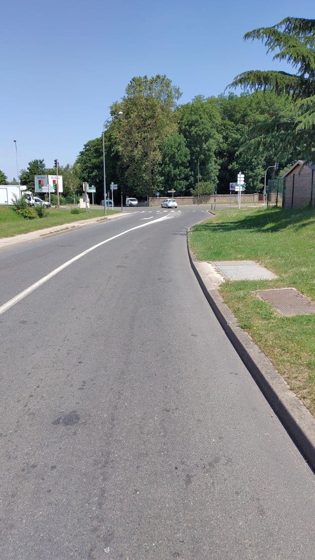 Street view near Le Classic, Santeny — © deleted_user (CC BY-SA · Mapillary)