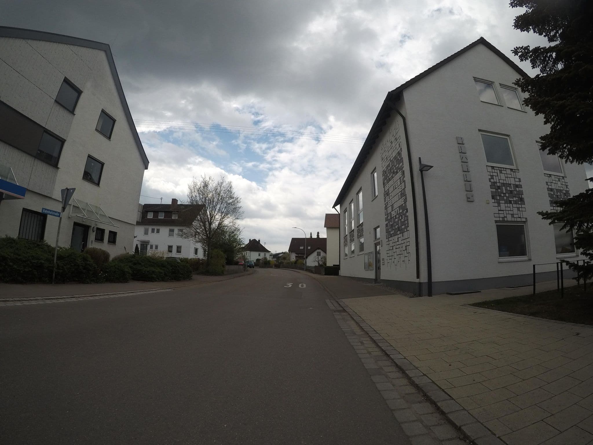 Street view near Landgasthof Metzgerei Ochsen, Nersingen — © ray66 (CC BY-SA · Mapillary)