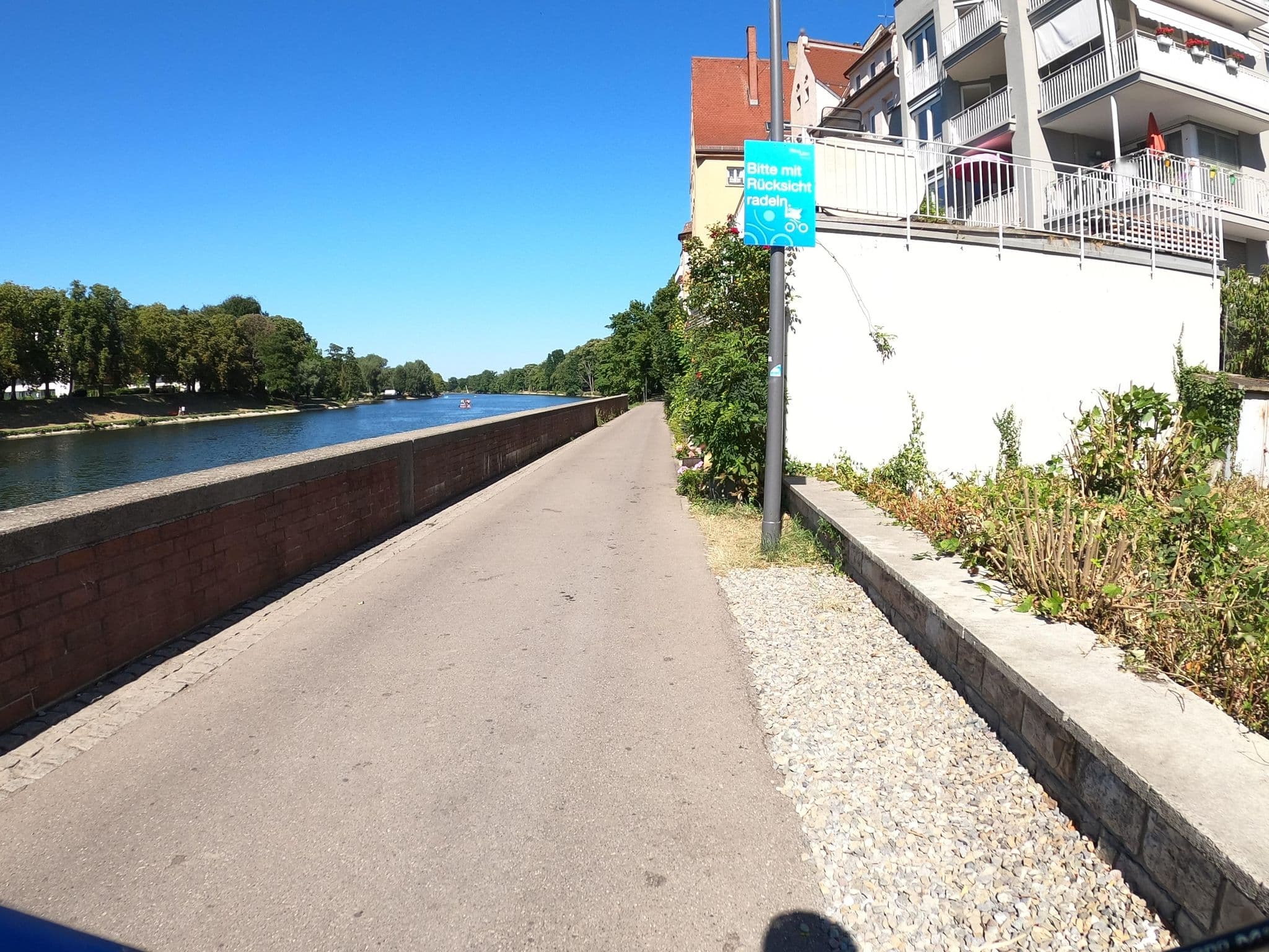 Street view near Bad Wolf, Neu-Ulm — © looniverse (CC BY-SA · Mapillary)