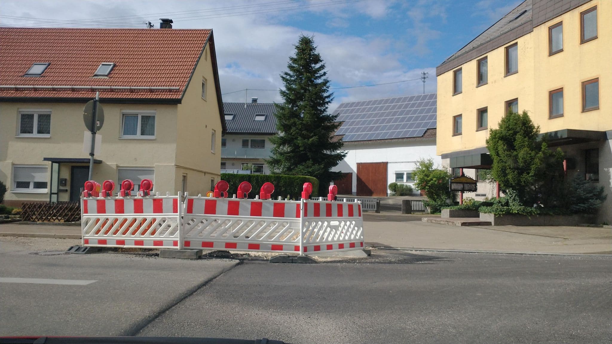 Street view near Hotel-Restaurant Gelbes Haus, Iggingen — © jb27 (CC BY-SA · Mapillary)