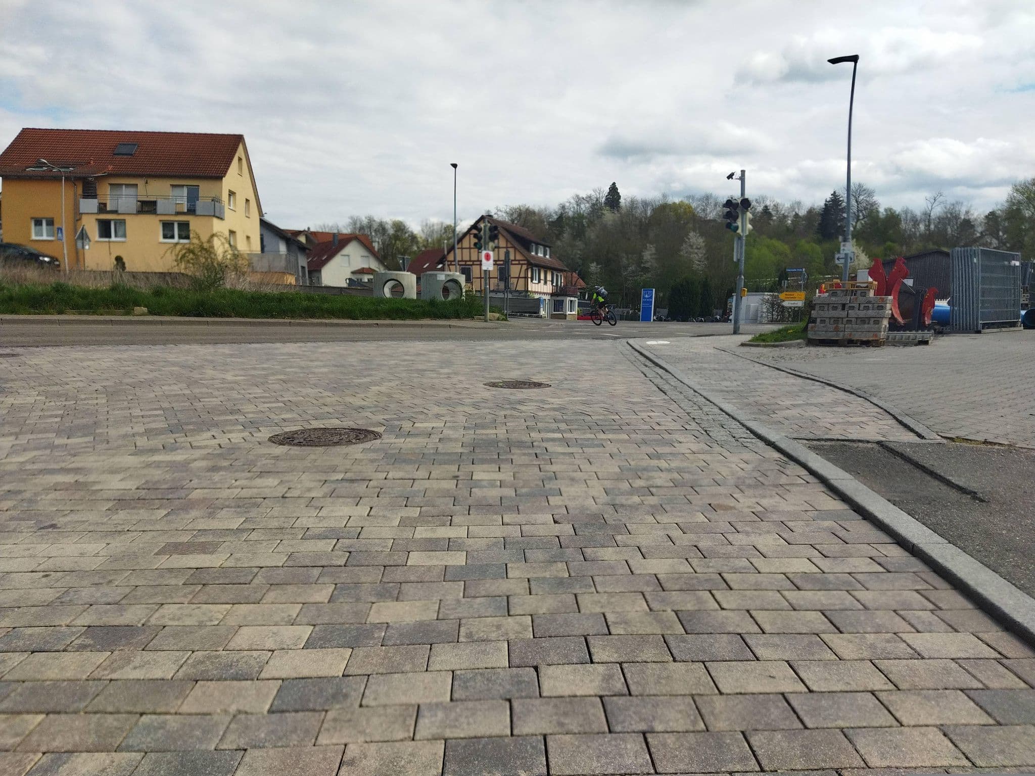 Street view near Gästehaus Schmidt, Öhringen — © changchun1 (CC BY-SA · Mapillary)