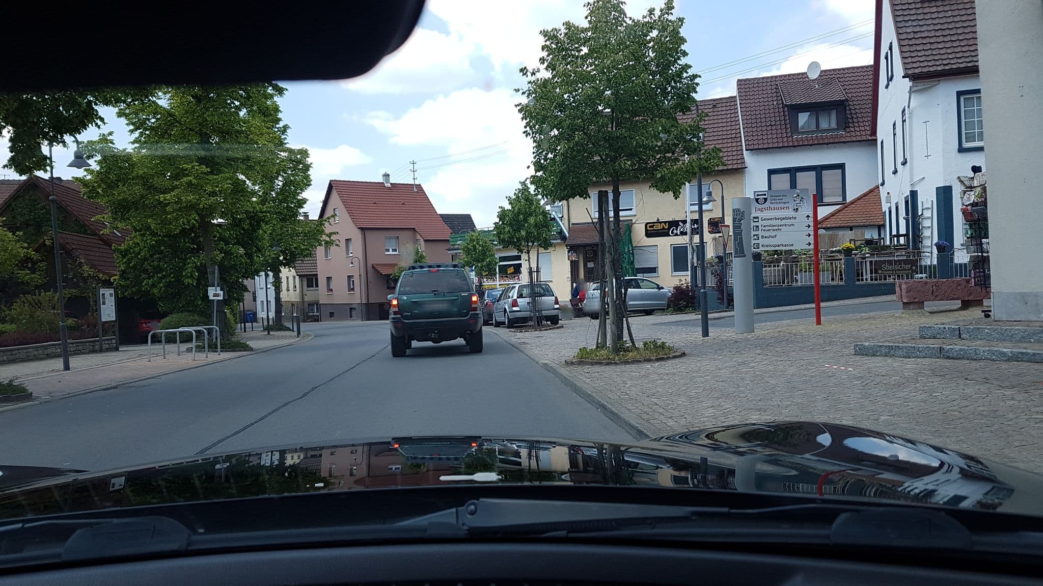 Street view near Elli's Vogelnest Pension, Jagsthausen — © joachim_mueller (CC BY-SA · Mapillary)