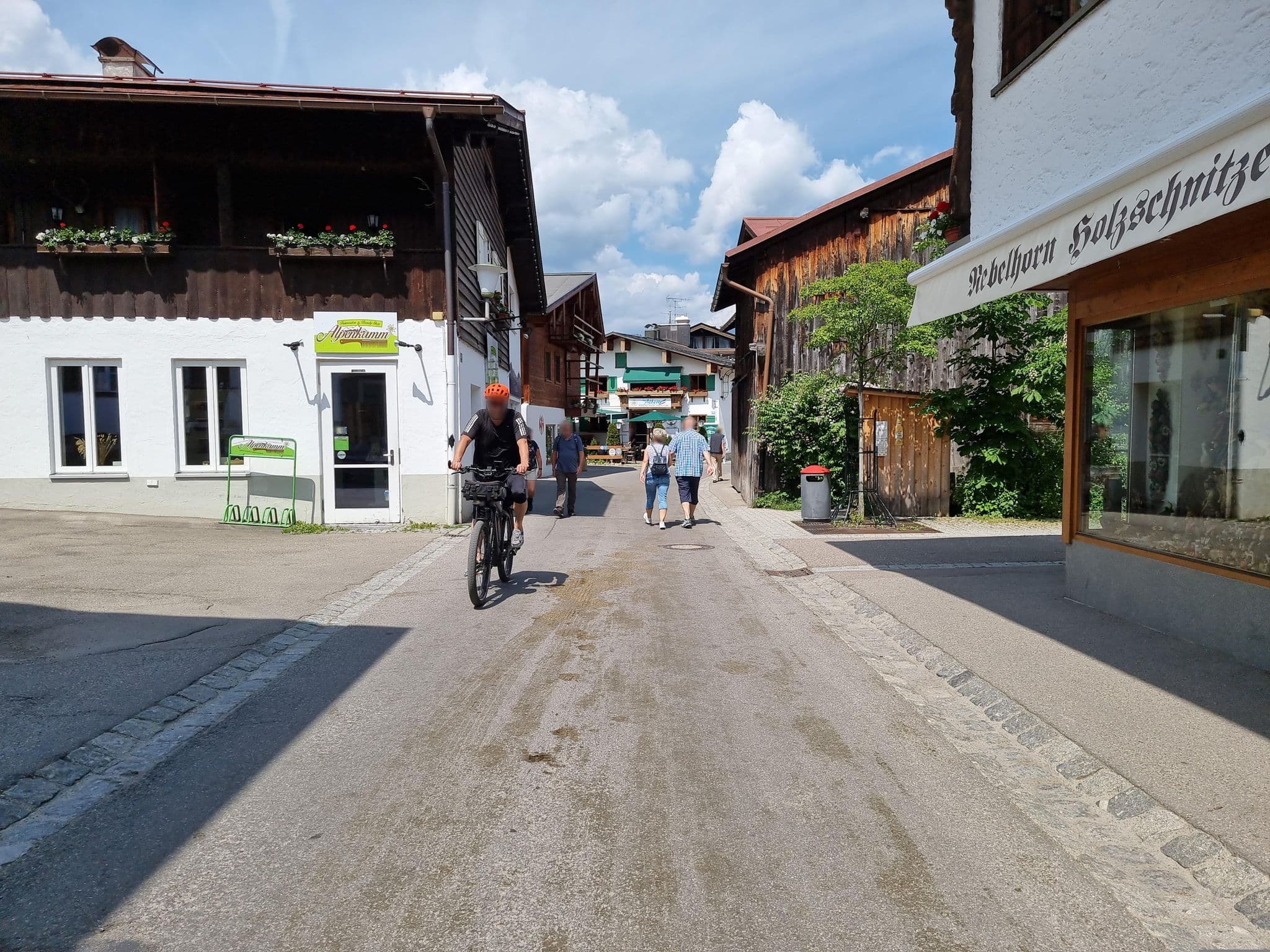 Street view near Schraudolf Hannes, Claudia Gästehaus, Oberstdorf — © inextremo96 (CC BY-SA · Mapillary)