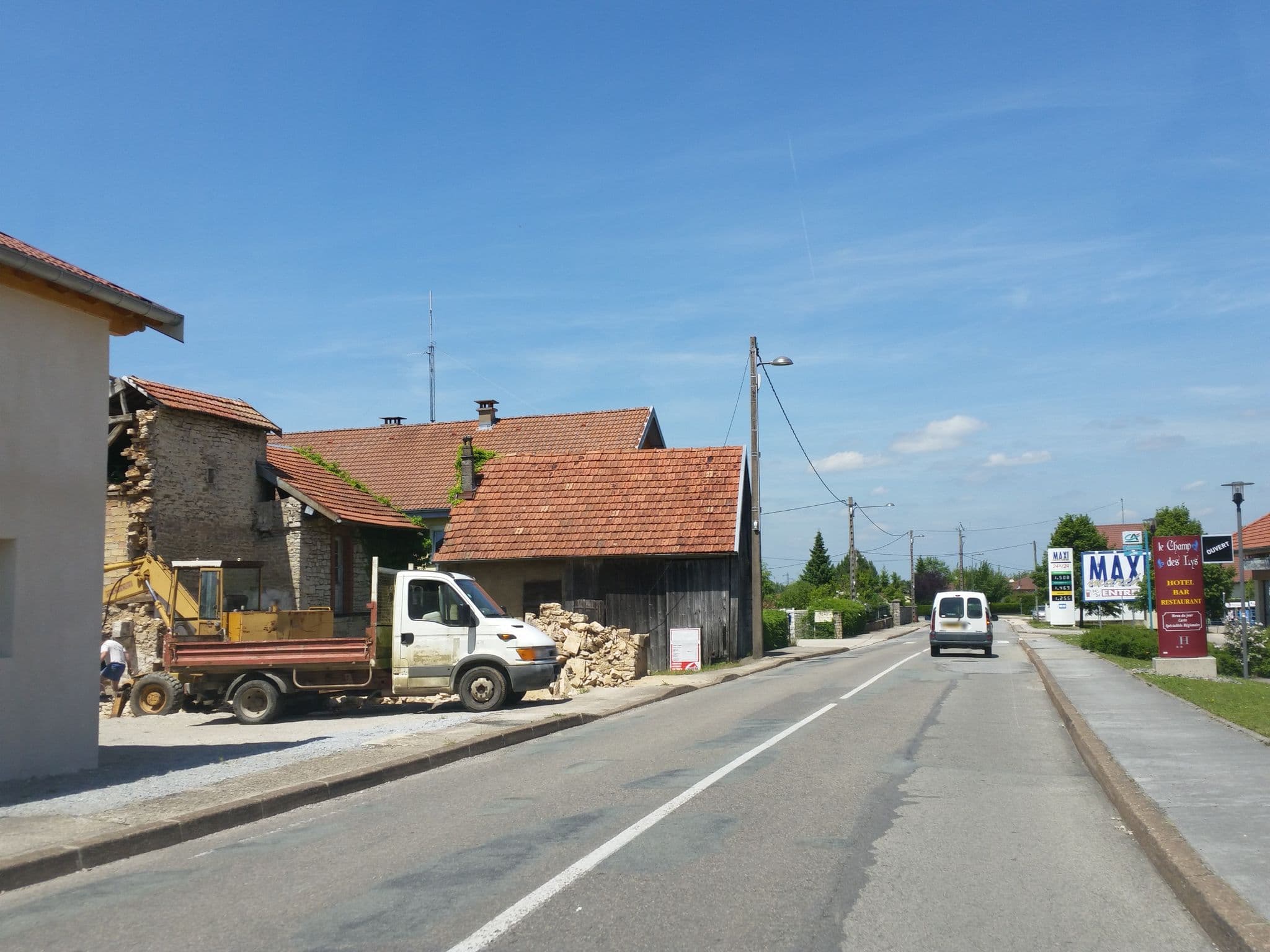 Street view near Le Champ des Lys, Ornans — © pyrog (CC BY-SA · Mapillary)