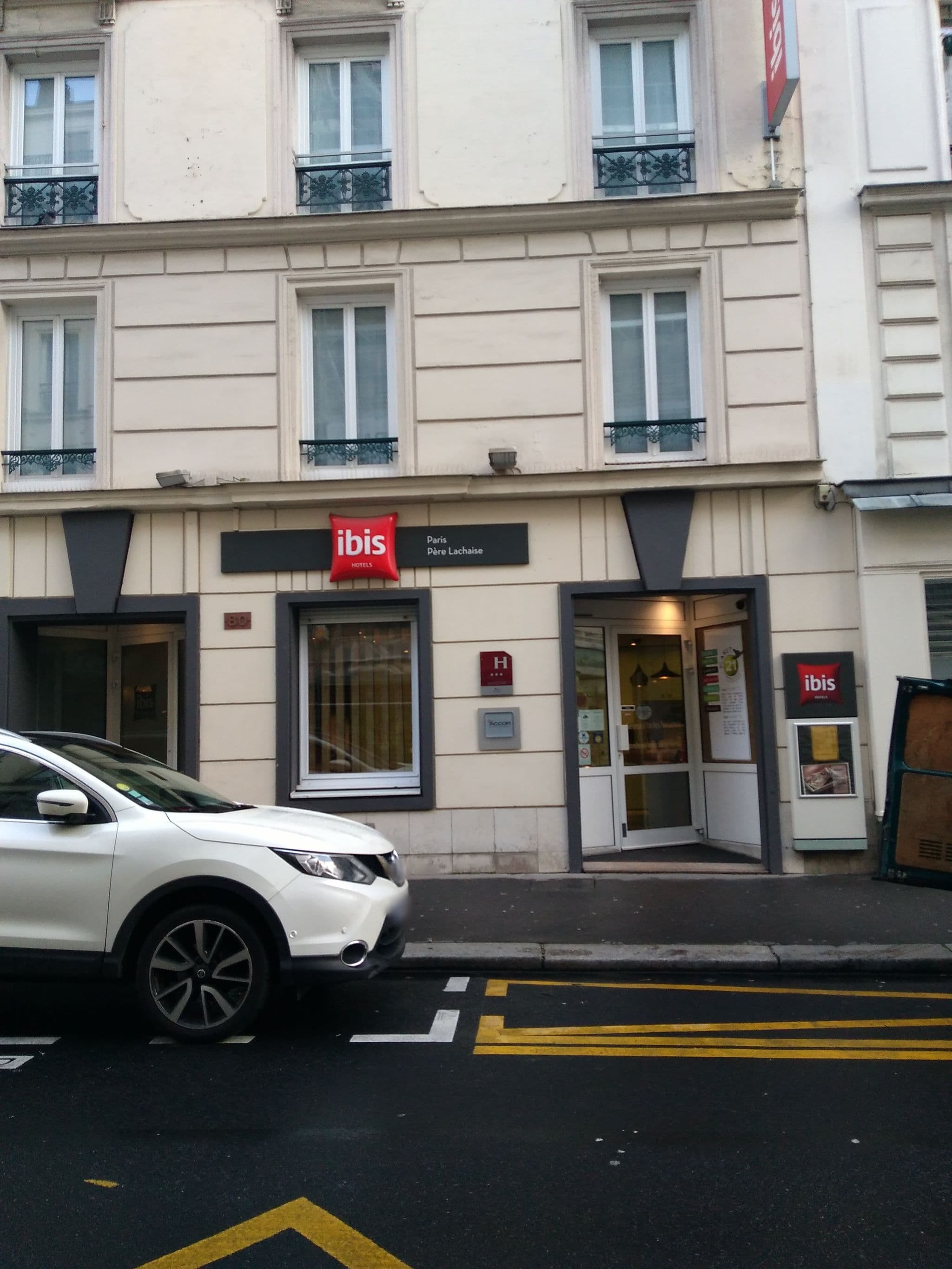 Street view near ibis Paris Père-Lachaise, Roquette — © nlehuby (CC BY-SA · Mapillary)