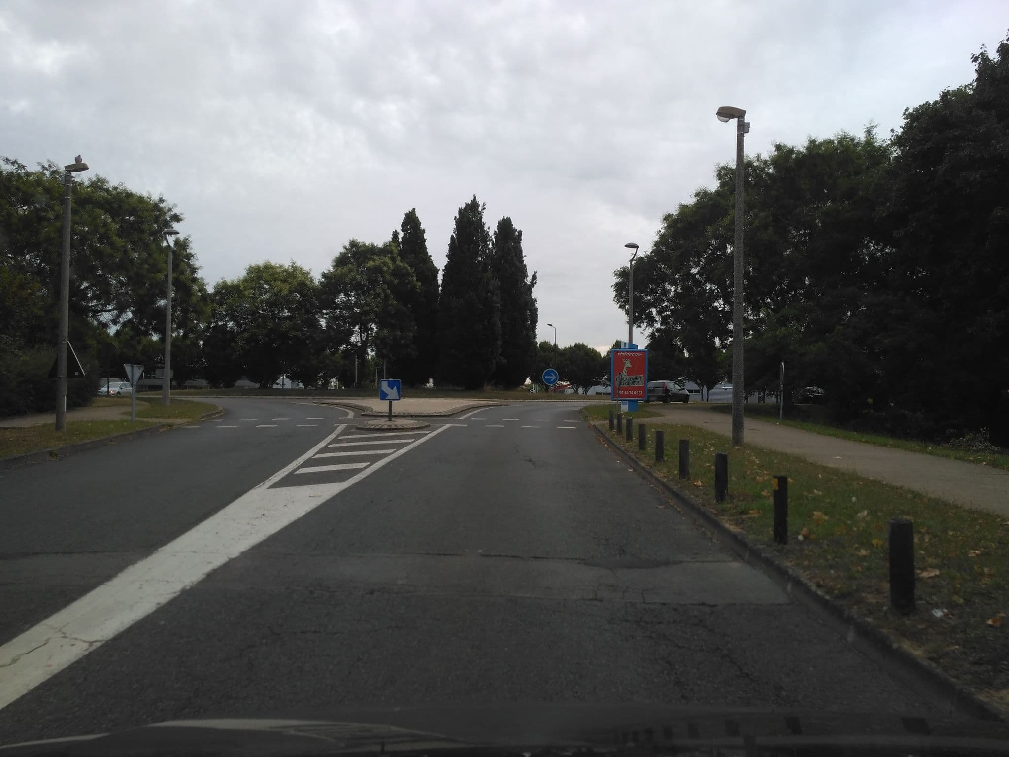Street view near Confort Hôtel, Vert-Saint-Denis — © cyrillelargillier (CC BY-SA · Mapillary)