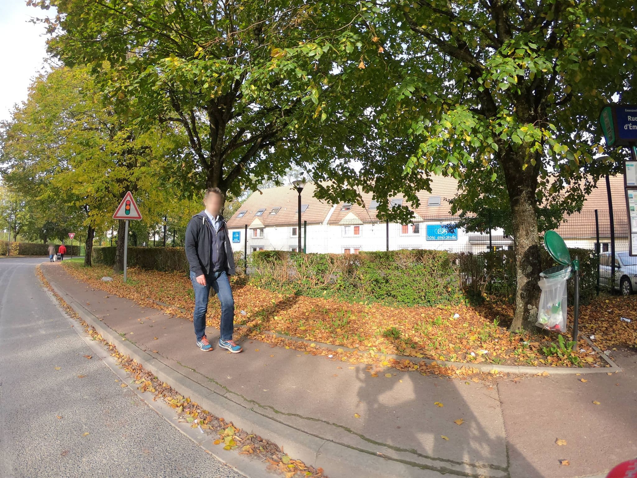 Street view near SKY Hôtel, Émerainville — © cartocite (CC BY-SA · Mapillary)