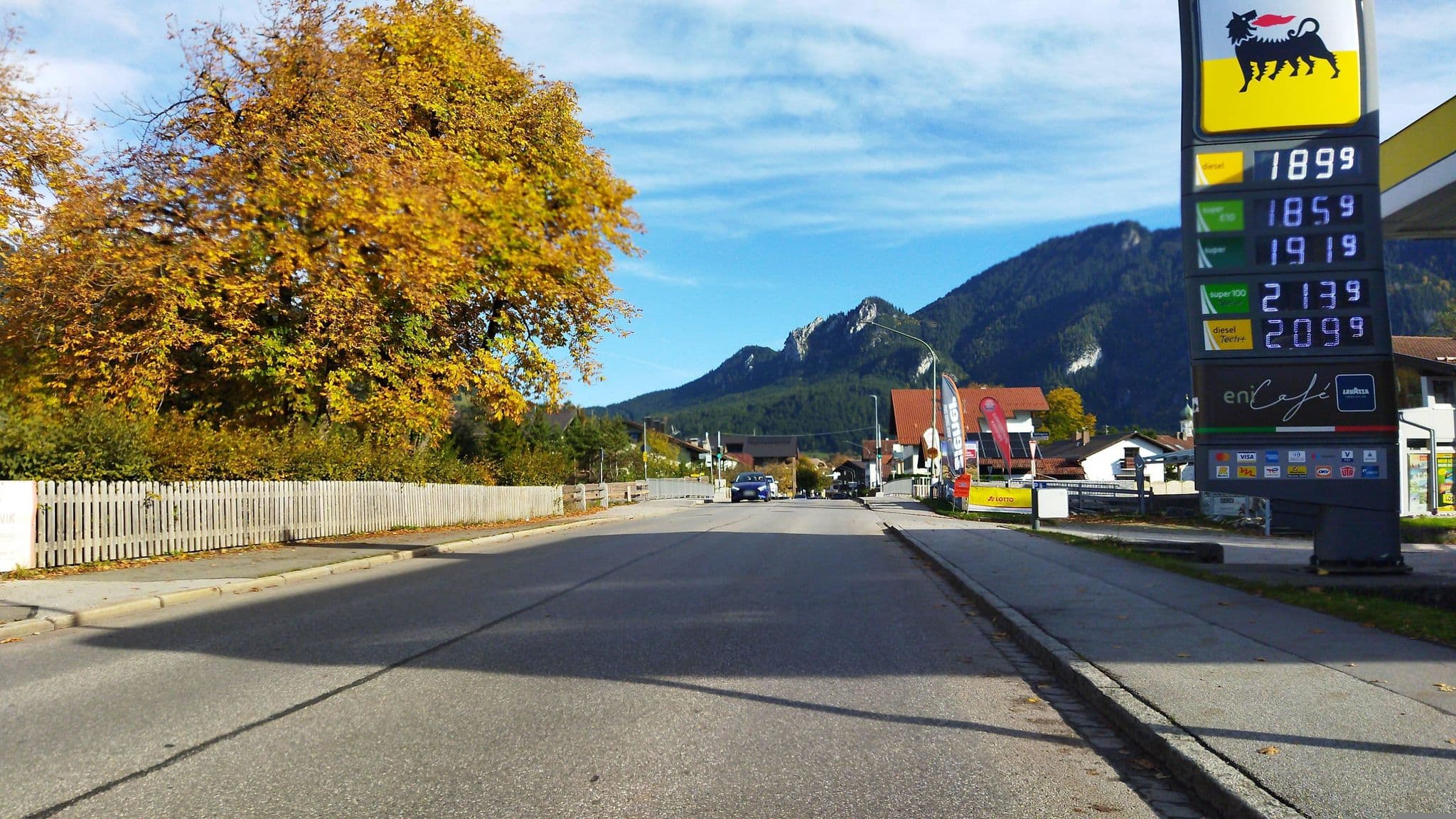 Street view near Hotel Ammergauerhof, Oberammergau — © changchun1 (CC BY-SA · Mapillary)