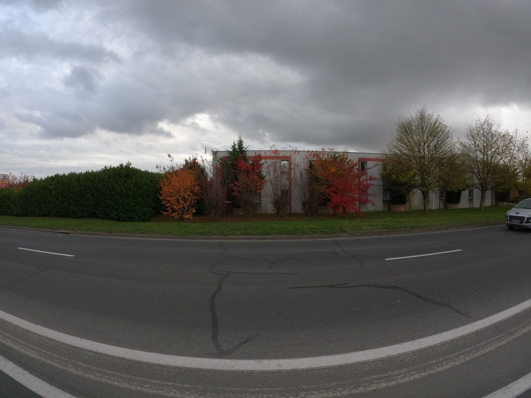 Street view near Hôtel Europarc, Émerainville — © stephanep (CC BY-SA · Mapillary)
