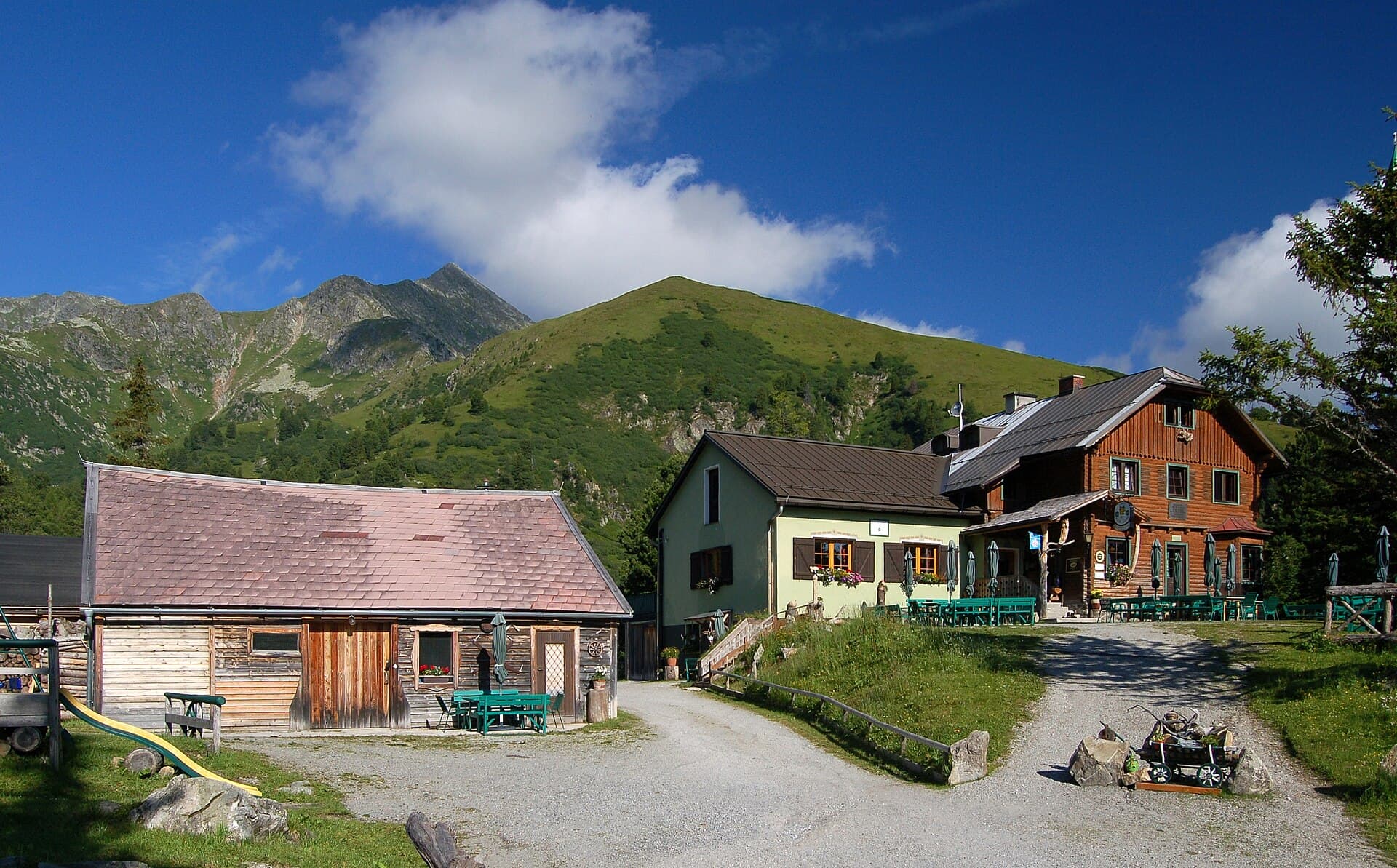 Edelrautehütte (via Wikimedia Commons, CC BY-SA 3.0)