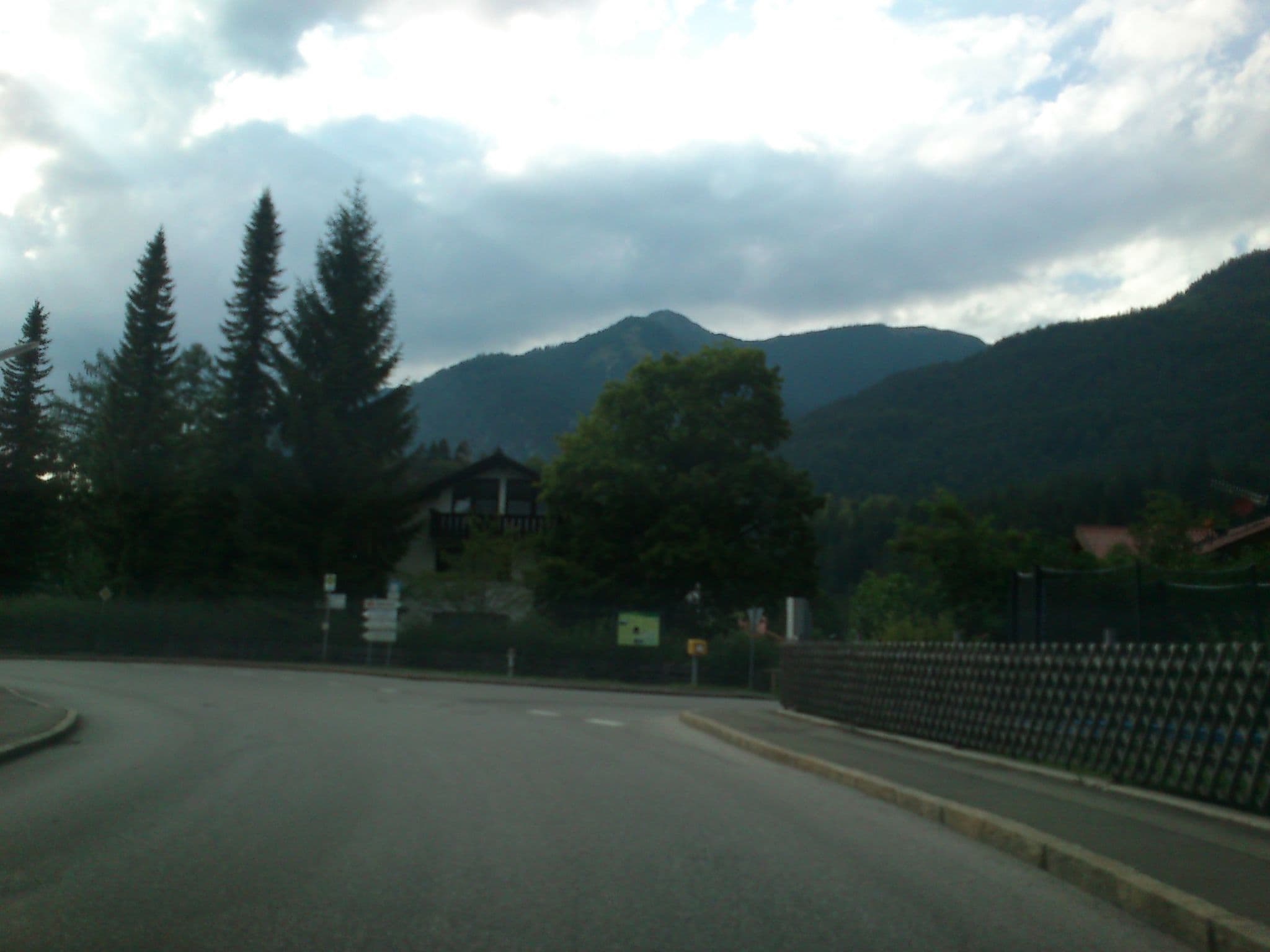 Street view near Florian G. Bierprigl, Grainau — © zbycz (CC BY-SA · Mapillary)