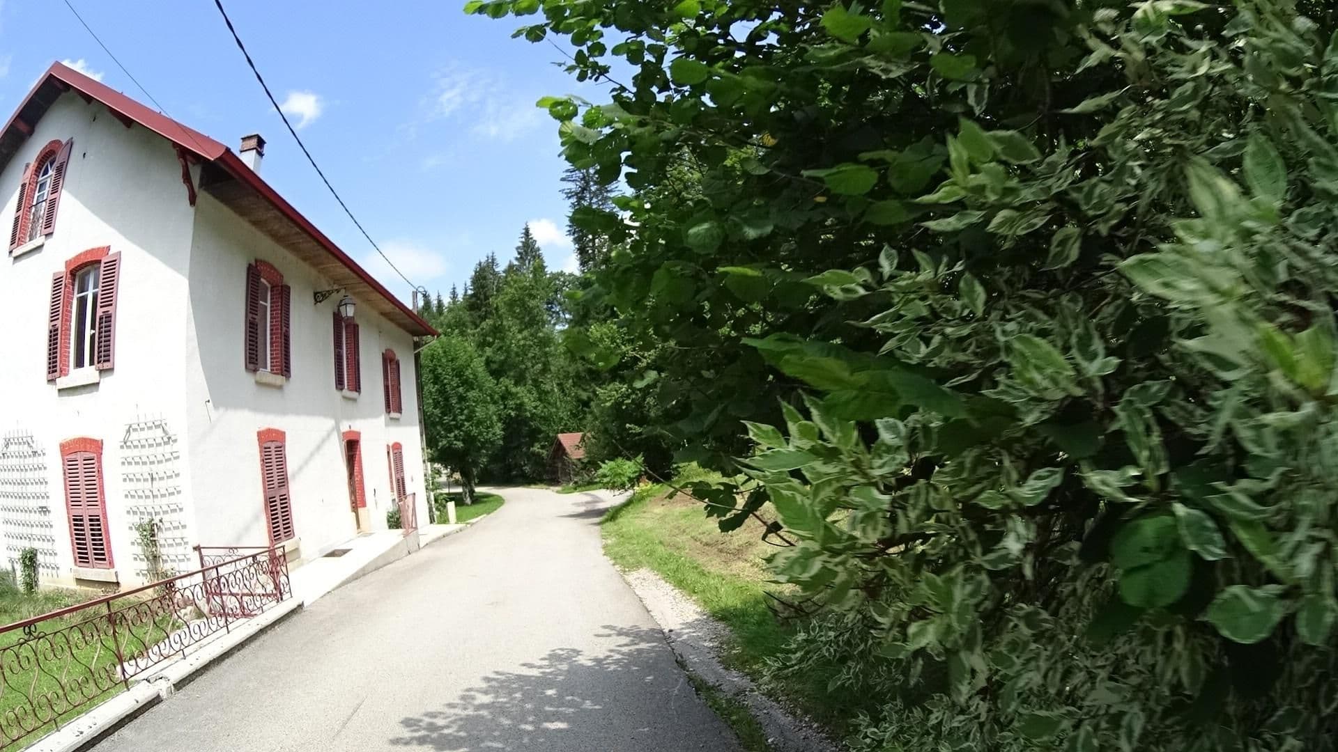 Street view near L'Orchidée Bleue, Les Fourgs — © tanonin (CC BY-SA · Mapillary)