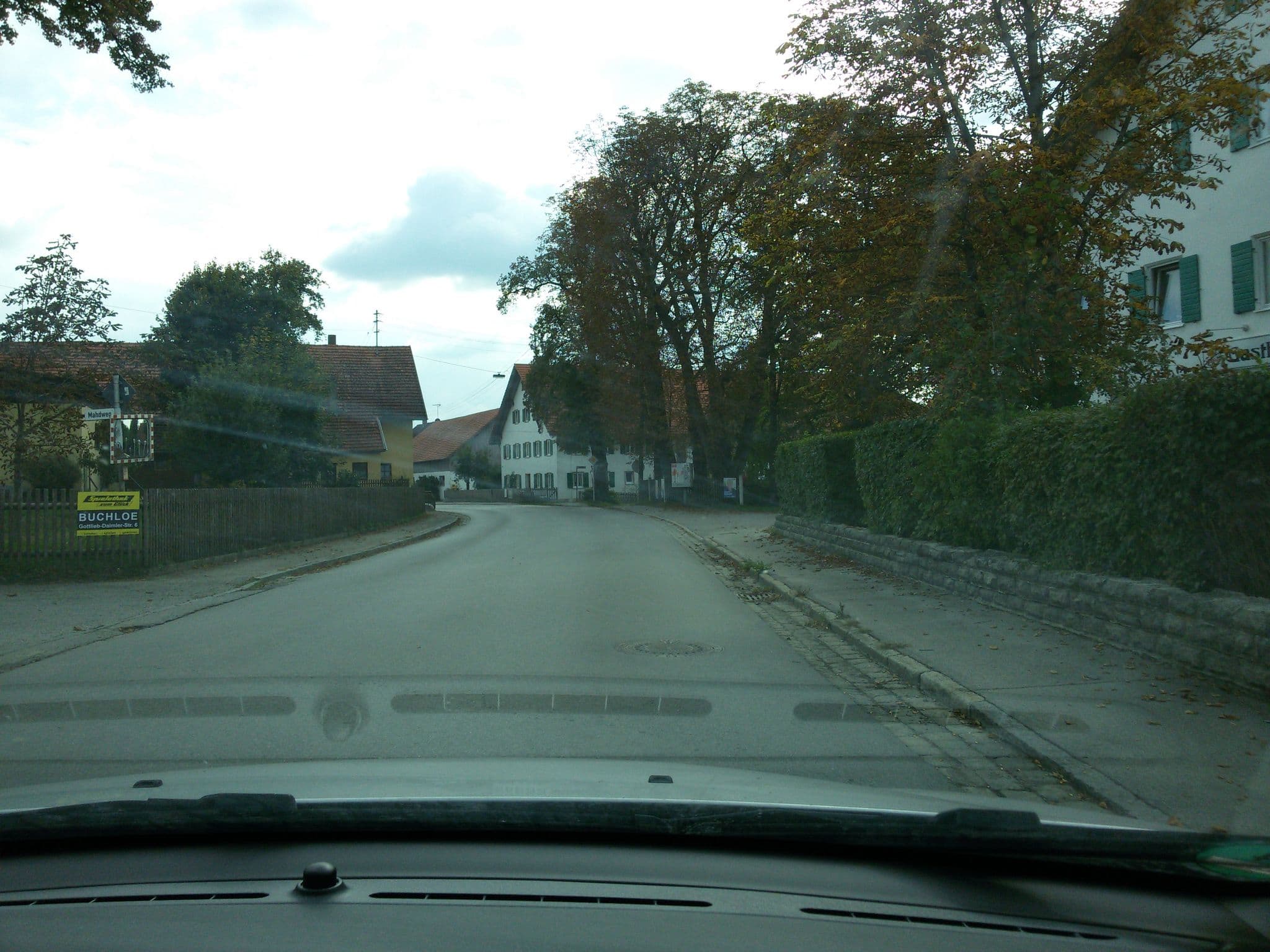 Street view near Gasthof zum Weißen Roß, Thomas Völk, Buchloe — © ottokar (CC BY-SA · Mapillary)