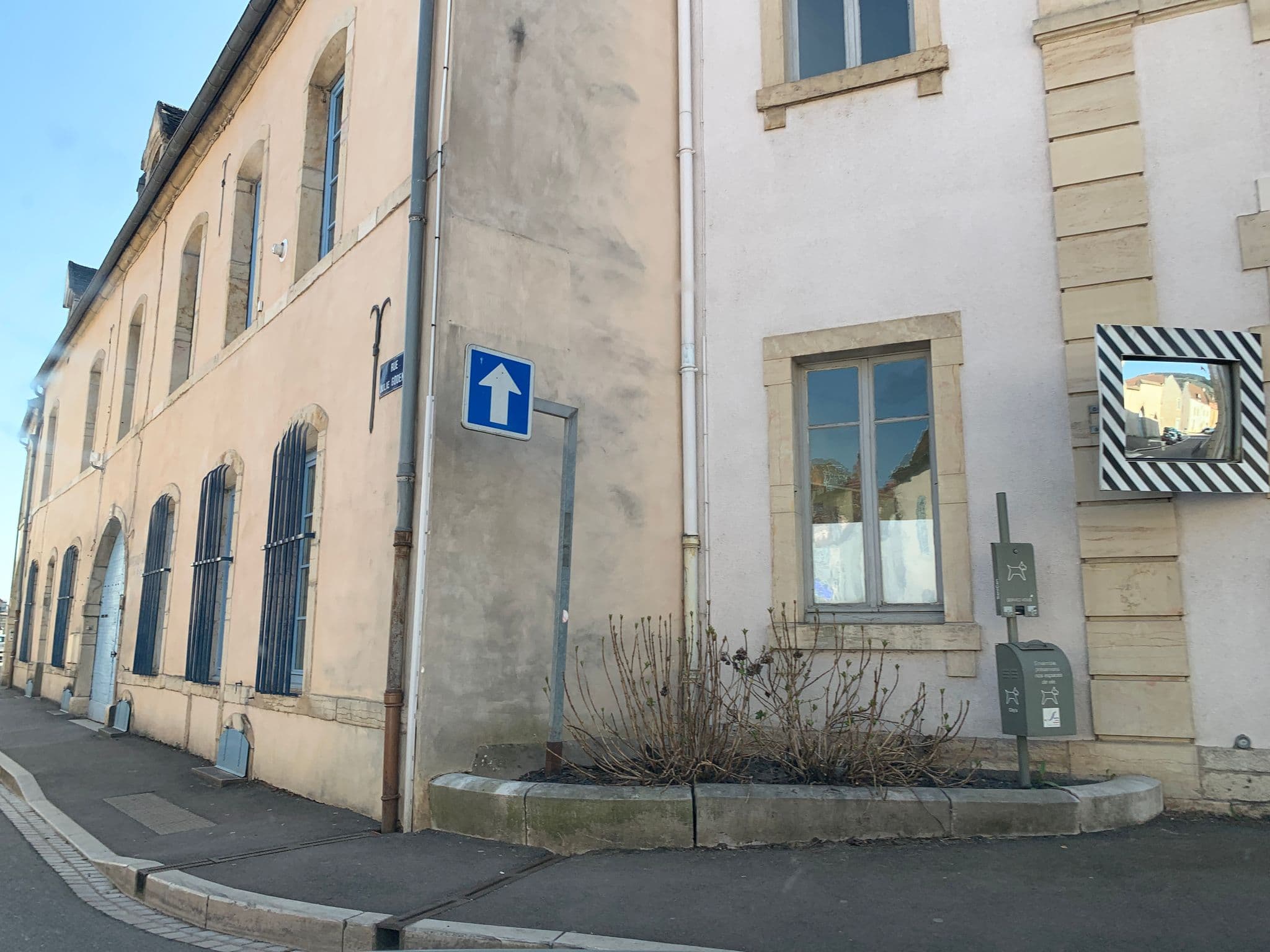 Street view near Les Charmottes, Nuits-Saint-Georges — © thepriben (CC BY-SA · Mapillary)