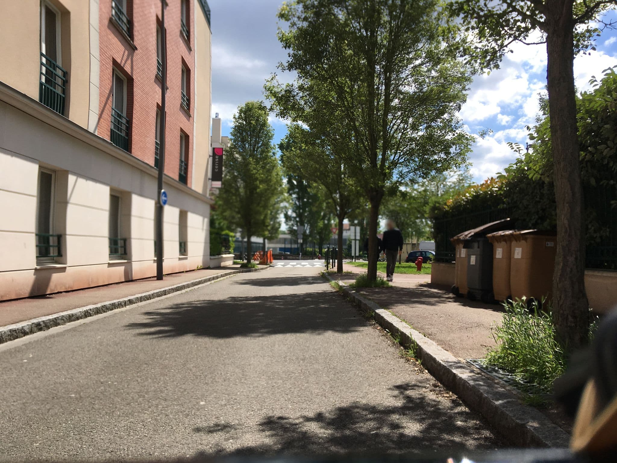 Street view near Hôtel Résidence Chatou, Chatou — © courgette78 (CC BY-SA · Mapillary)