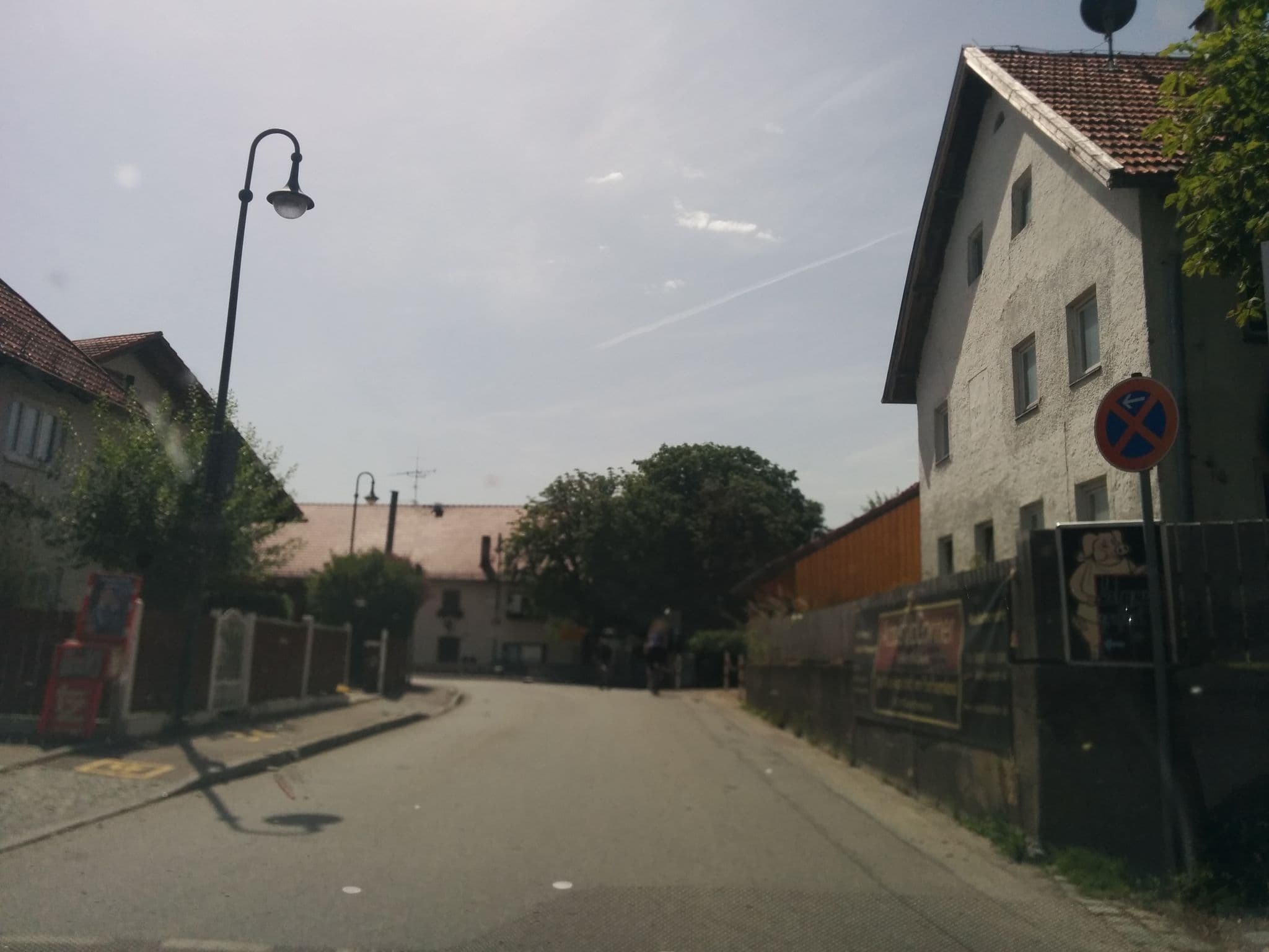 Street view near Il Plonner - Der Dorf-Gasthof, Weßling — © bitnapper (CC BY-SA · Mapillary)