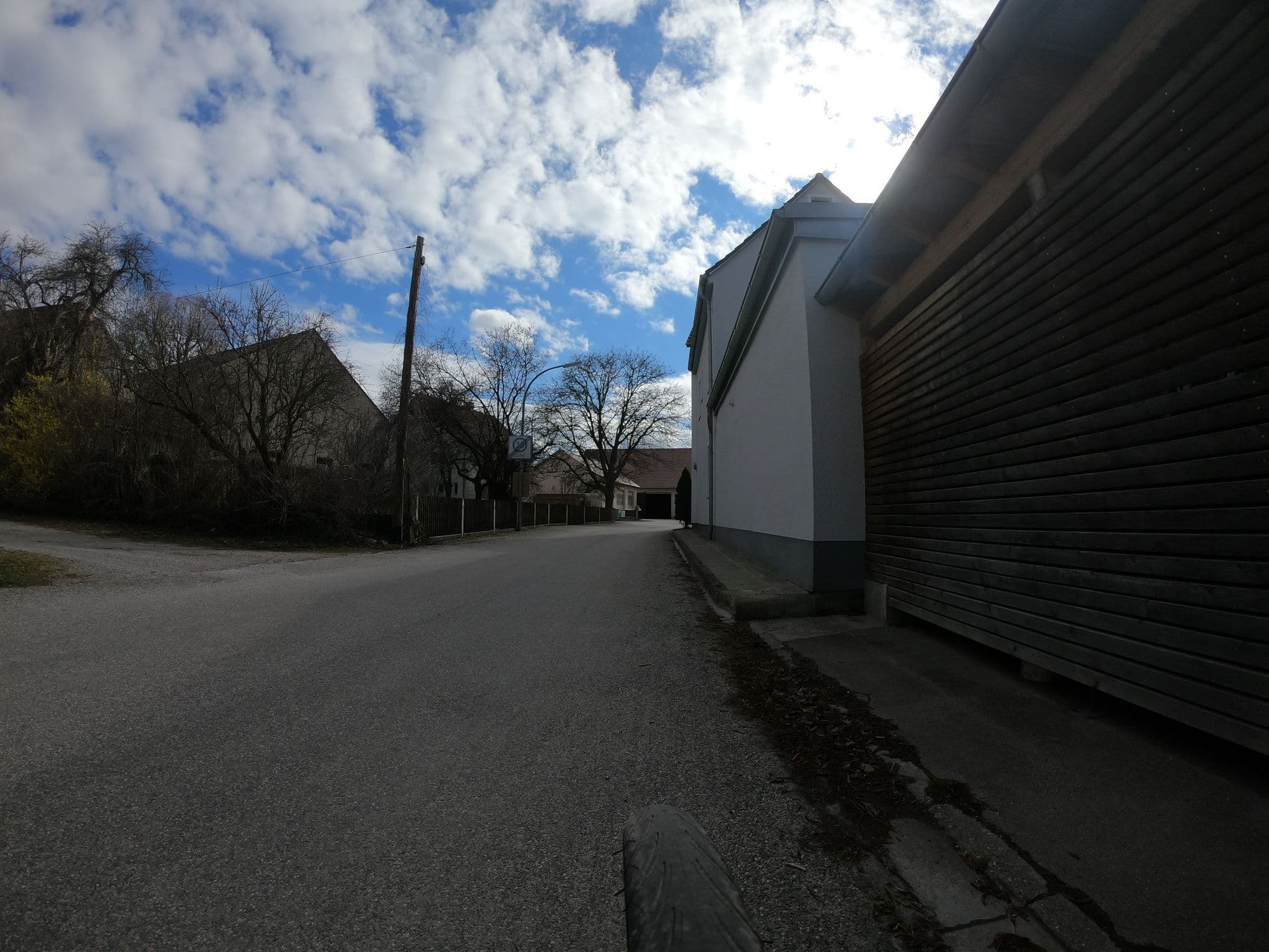 Street view near Hotel und Gaststätte Drexler, Landsberied — © santilinares04 (CC BY-SA · Mapillary)