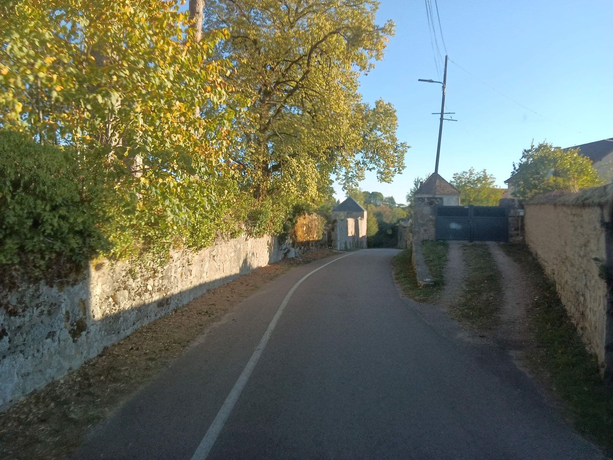 Street view near Gite des Roches, Lormes — © mprins (CC BY-SA · Mapillary)