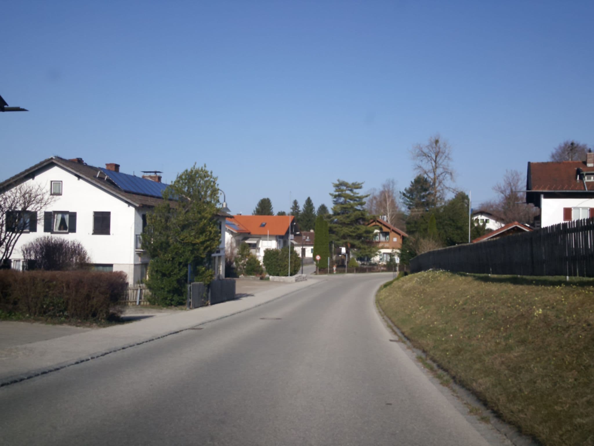 Street view near Margarete Beil, Bad Heilbrunn — © renade (CC BY-SA · Mapillary)