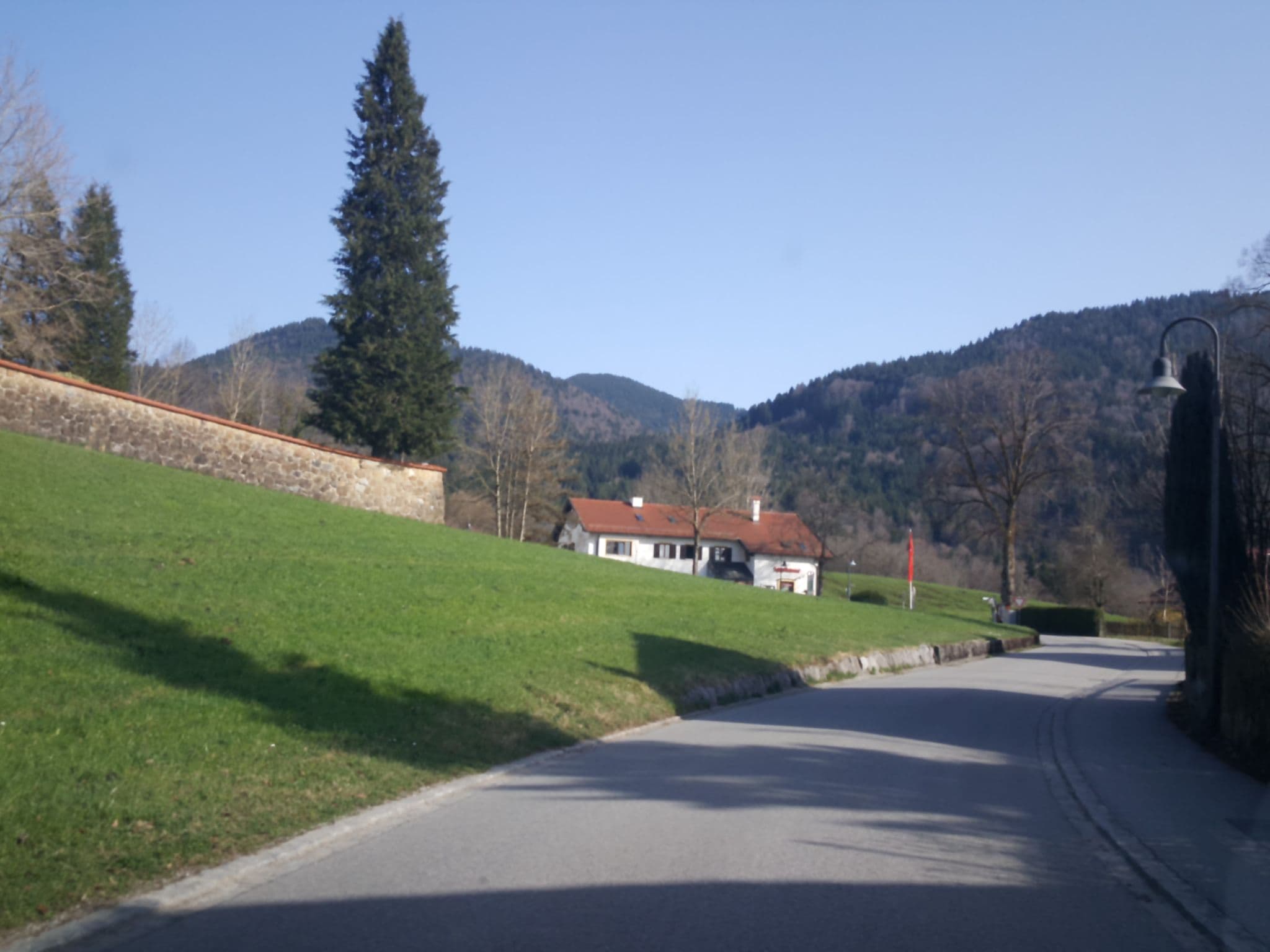Street view near Kurheim Schutzherrhof, Bad Heilbrunn — © renade (CC BY-SA · Mapillary)