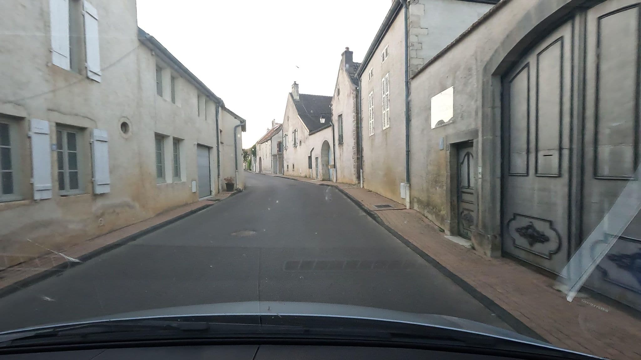 Street view near Chambre d'hôtes L'à Rosé, Meursault — © vinisa (CC BY-SA · Mapillary)